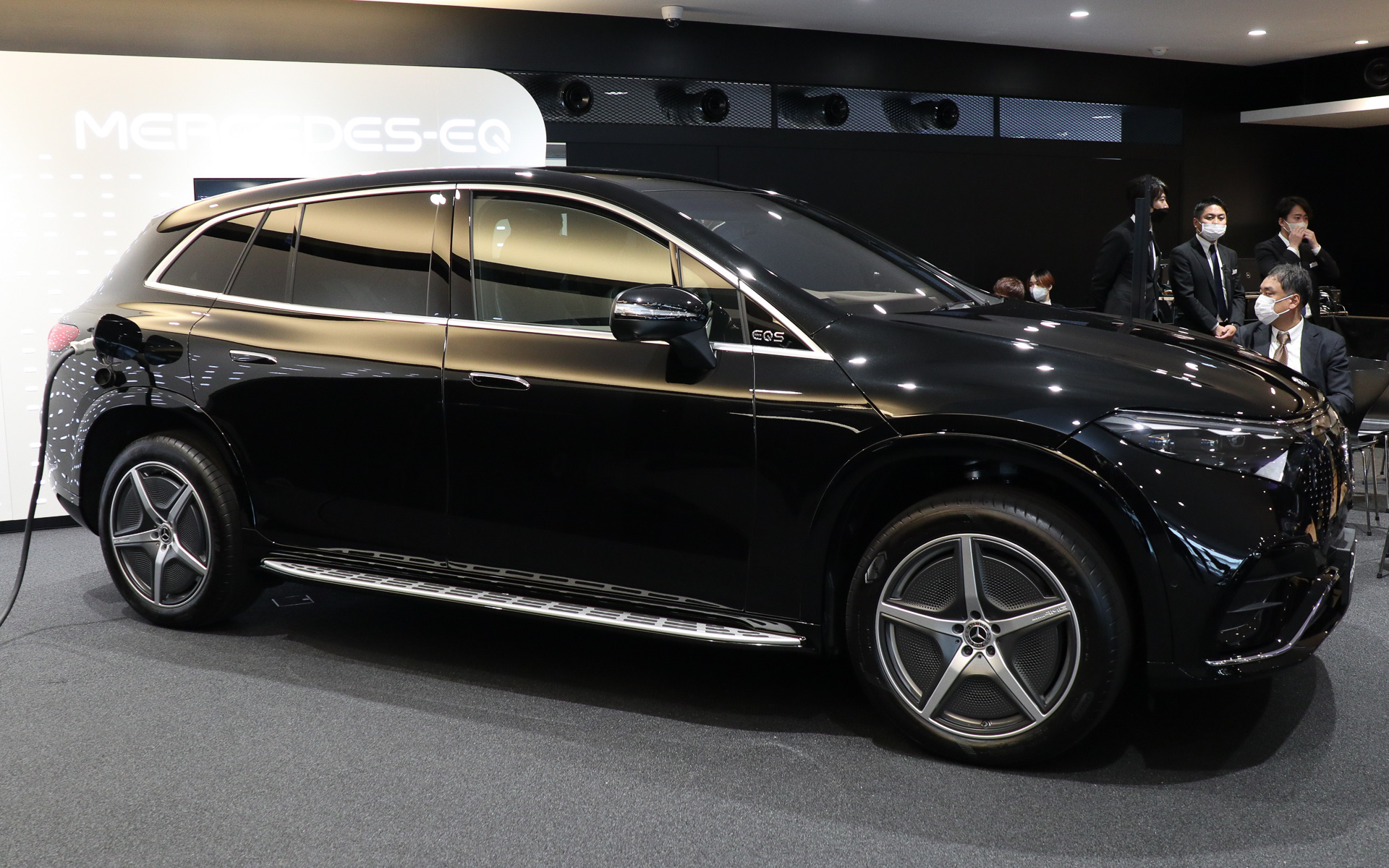 グッドイヤー製タイヤを装着。タイヤサイズは前後275/45R21