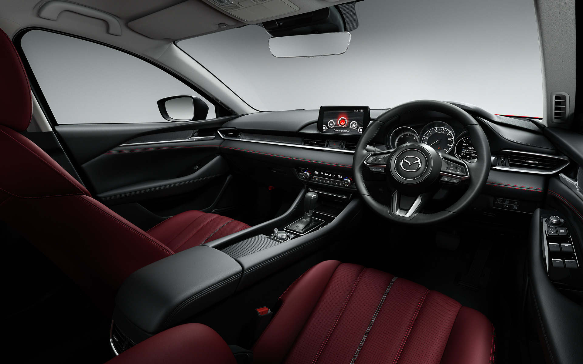 シートはスムースレザーでカラーはレッドのみ