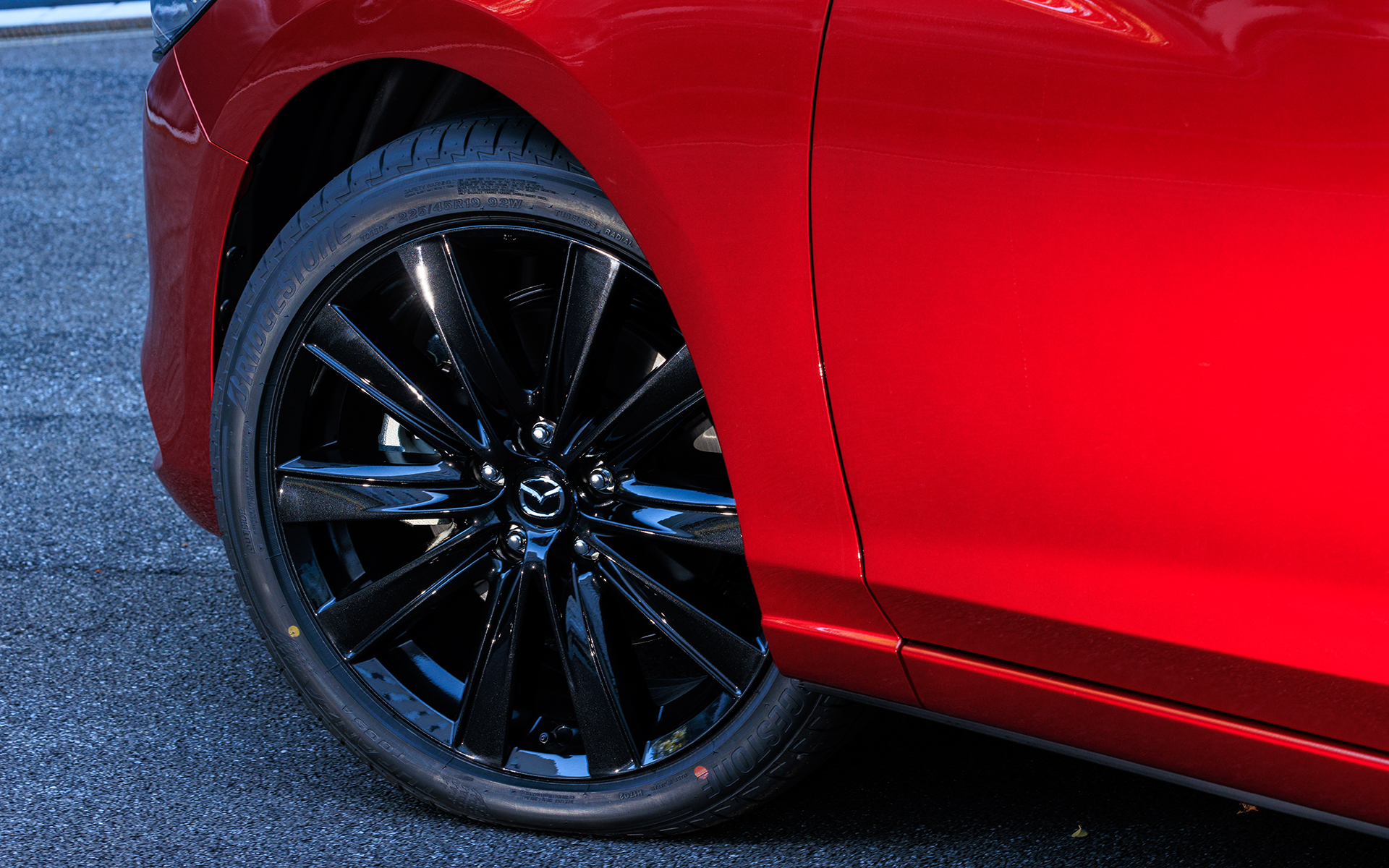 ブラックメタリック塗装アルミホイール