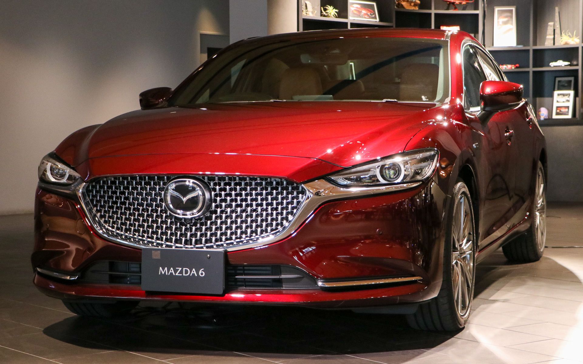 カペラとアテンザの系譜であるマツダ「MAZDA6」が誕生から20年を迎えた節目で商品改良を実施した