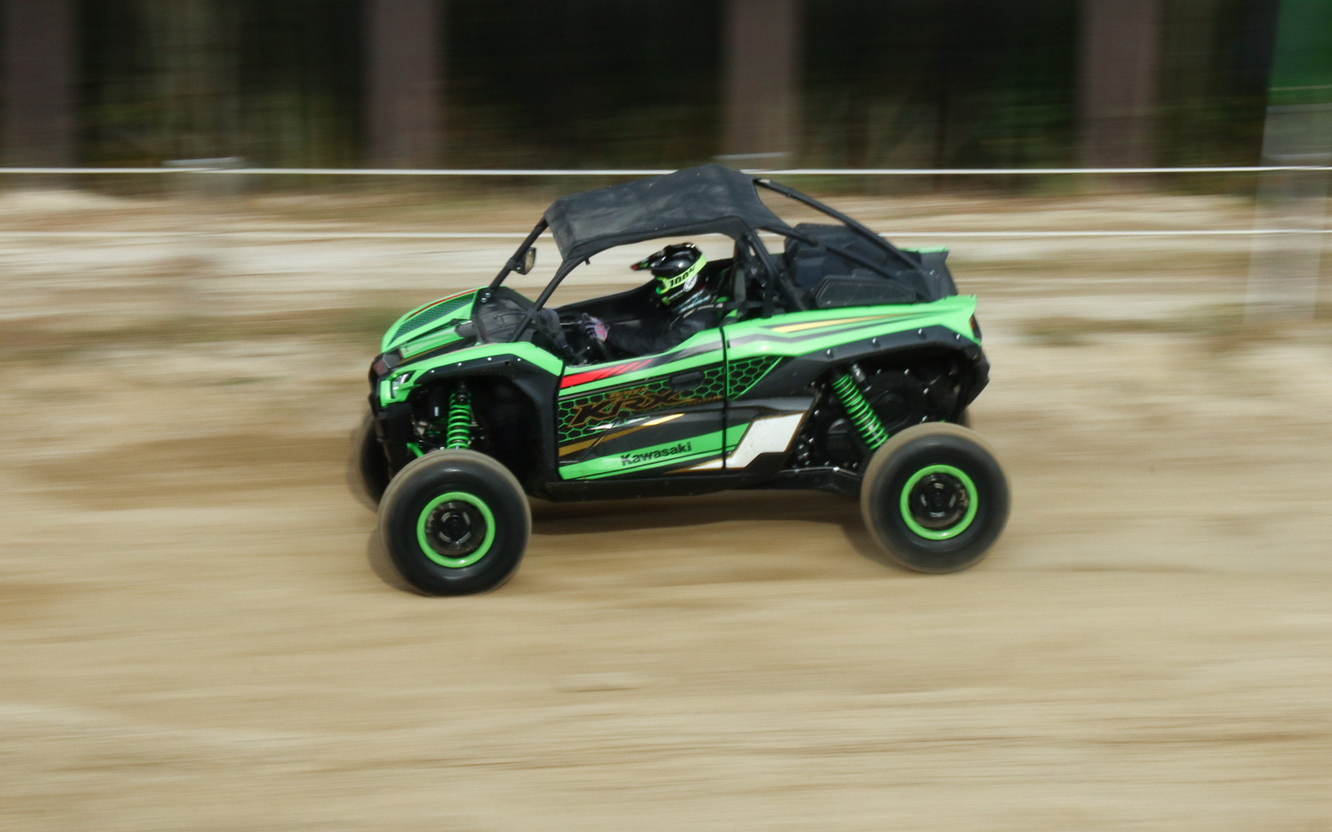 悪路でも速度を出すことができる