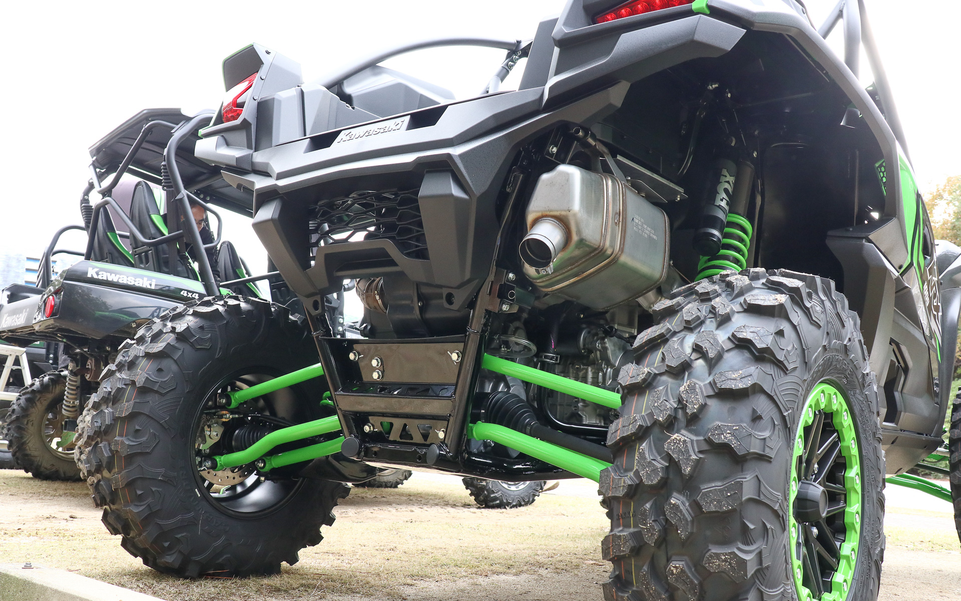 排気は後方右から