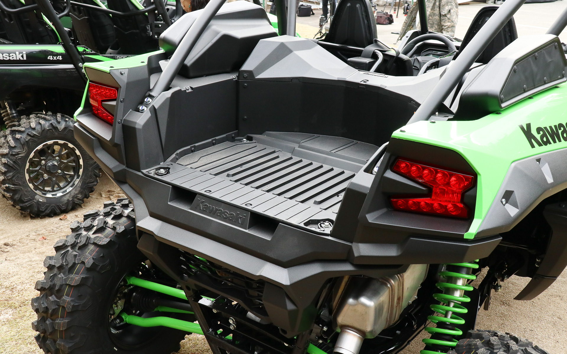 荷台もあり、最大積載量は159kg