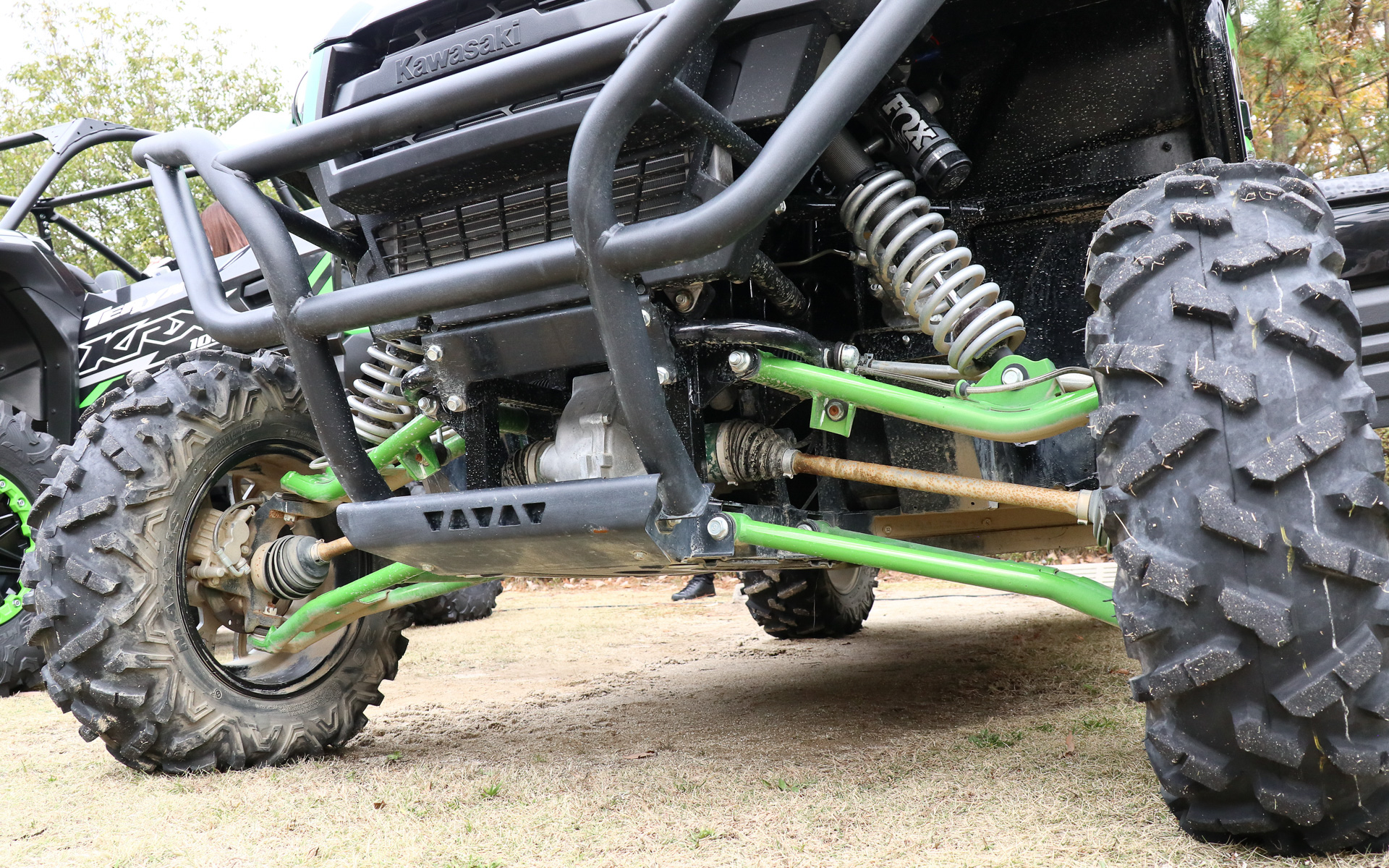 フロントサスペンション、形式はダブルウィッシュボーン