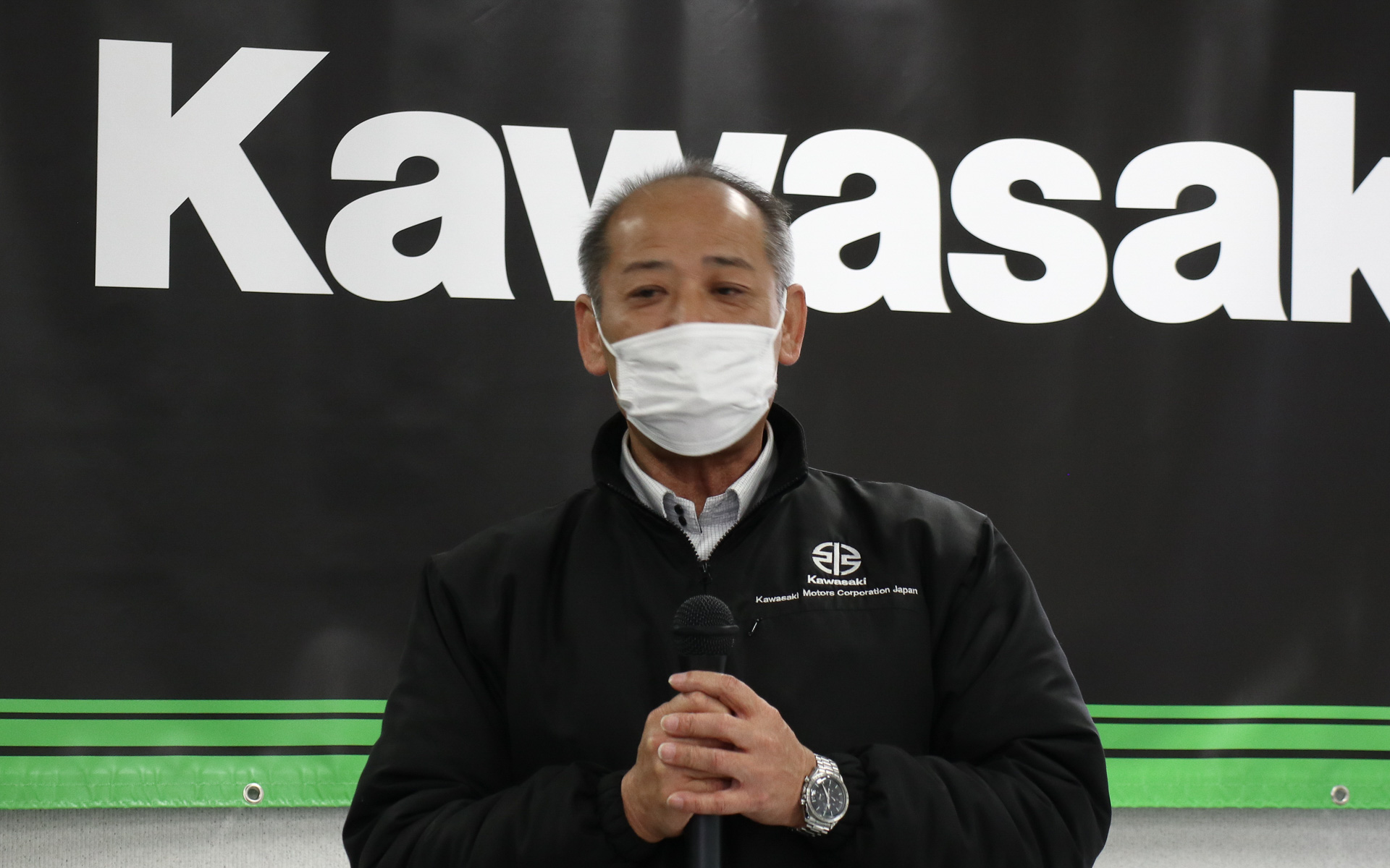 販売戦略について説明する株式会社カワサキモータースジャパン　販売店サポート部部長の又川浩久氏