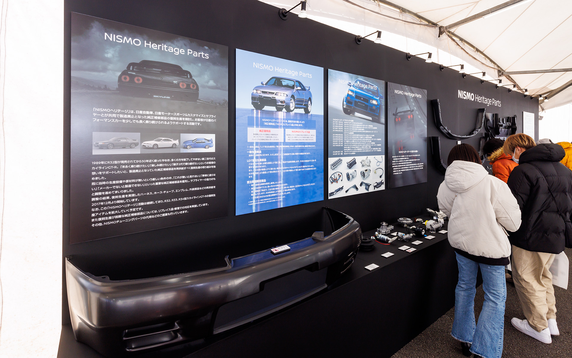 大森ファクトリーではNISMOのクラブマンレーススペックの車両やエンジンのほか純正復刻部品のNISMOヘリテージを紹介