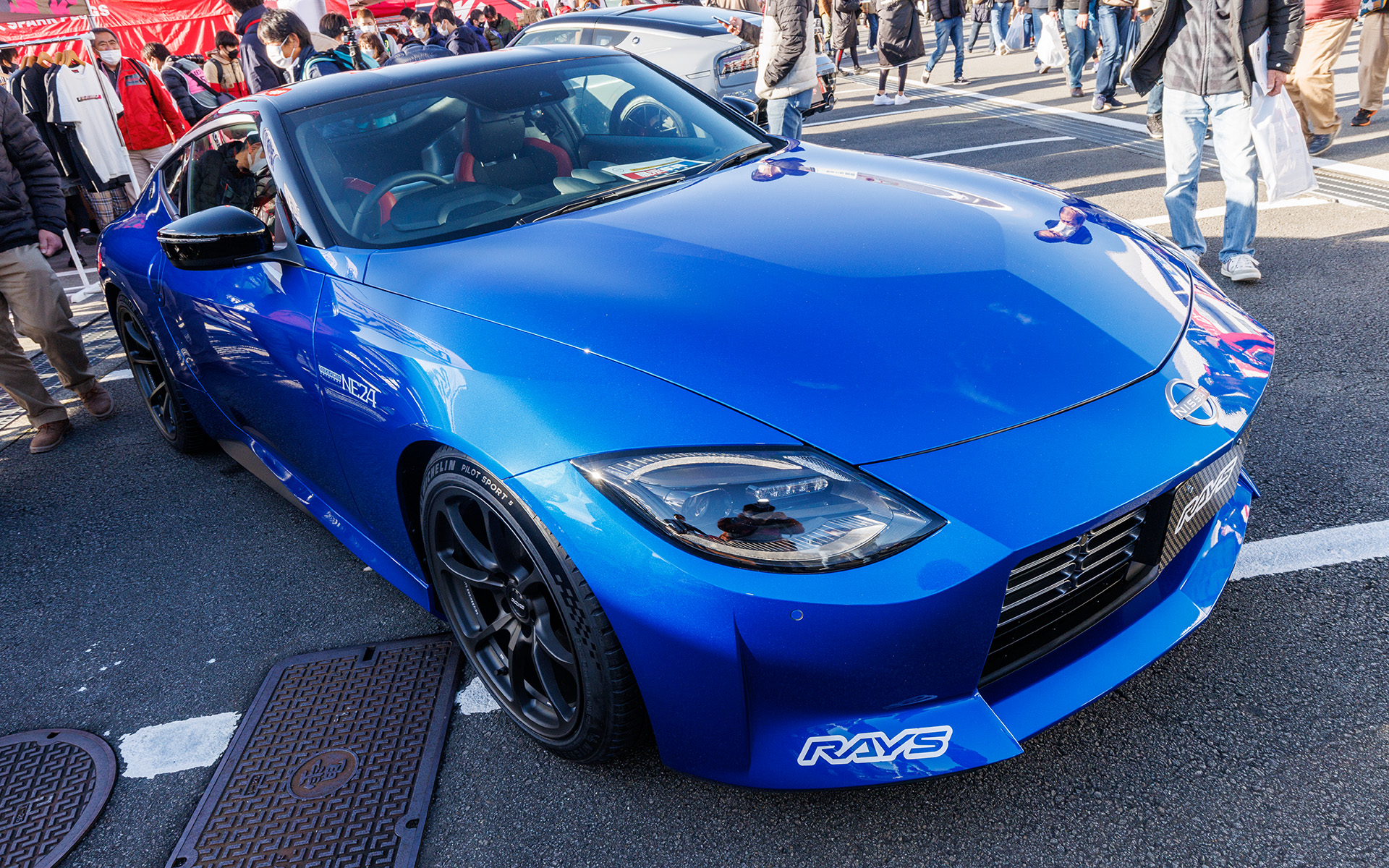 ホイールでおなじみのレイズはフェアレディZ対応の19インチサイズホイールをいち早くチラ見せ