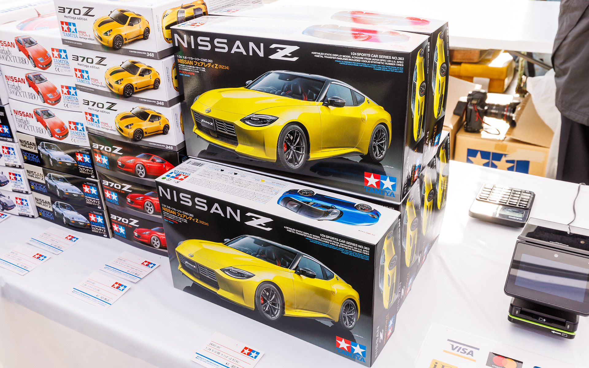 田宮模型のブースではフェアレディZ（1/24モデル）を一般よりひと足早く販売