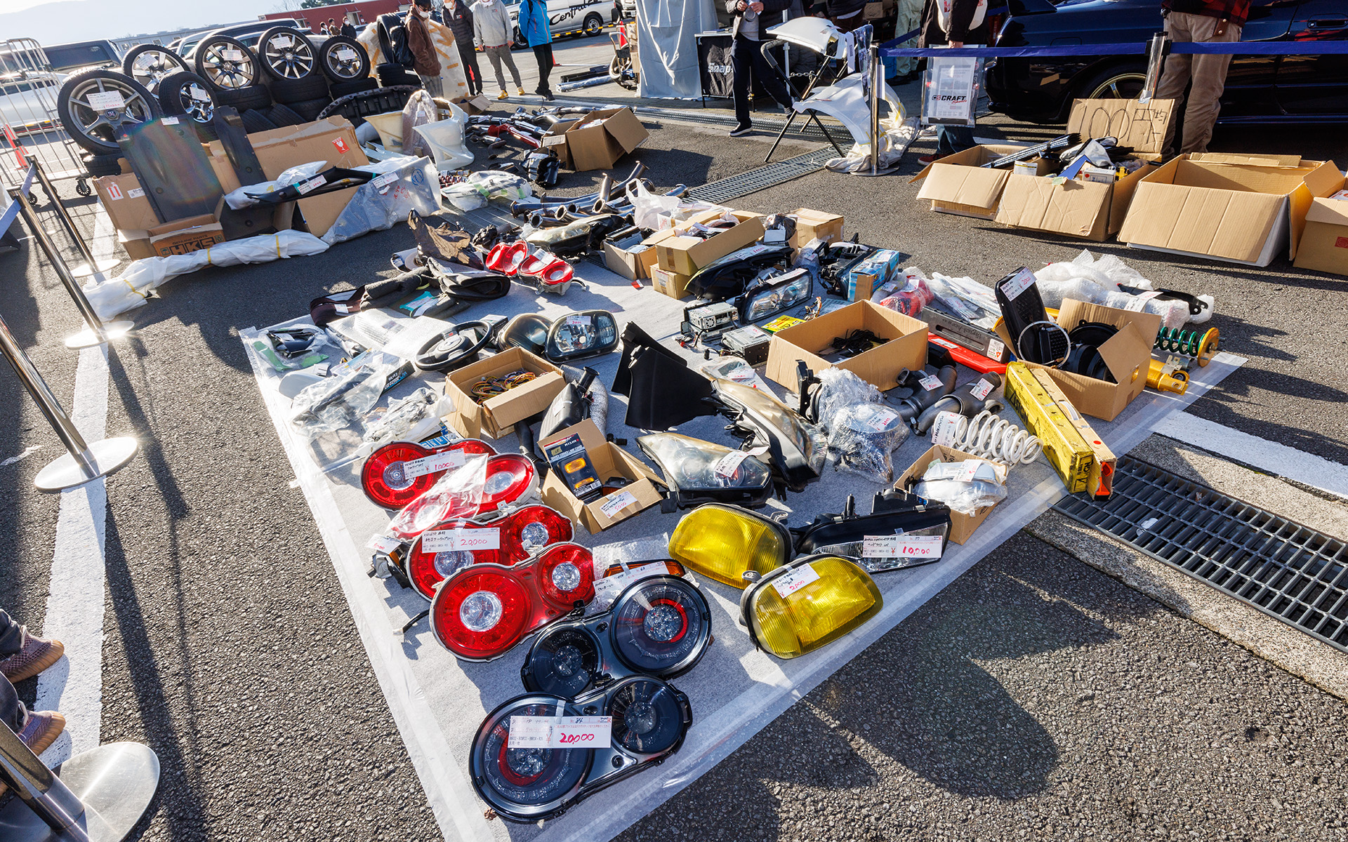 アウトレットパーツを販売するショップも多く見られた