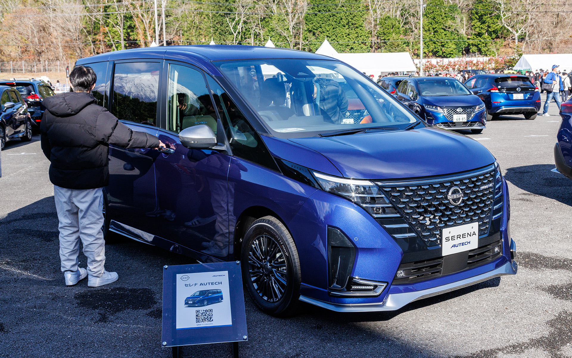 発表されたばかりの新型セレナに人気が集まっていた