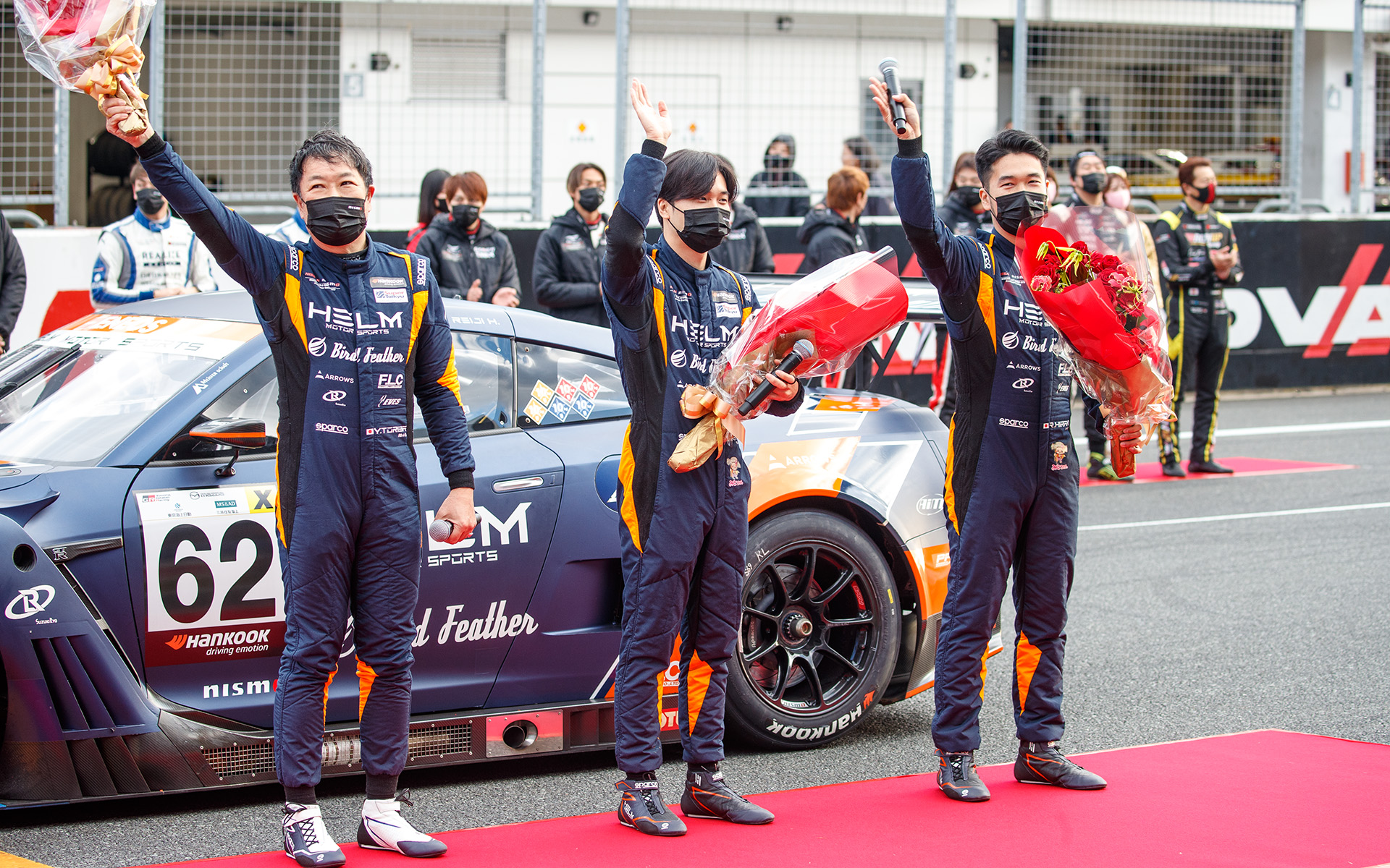 62号車HELM MOTORSPORTS GTR GT3の鳥羽豊選手、平木湧也選手、平木玲次選手