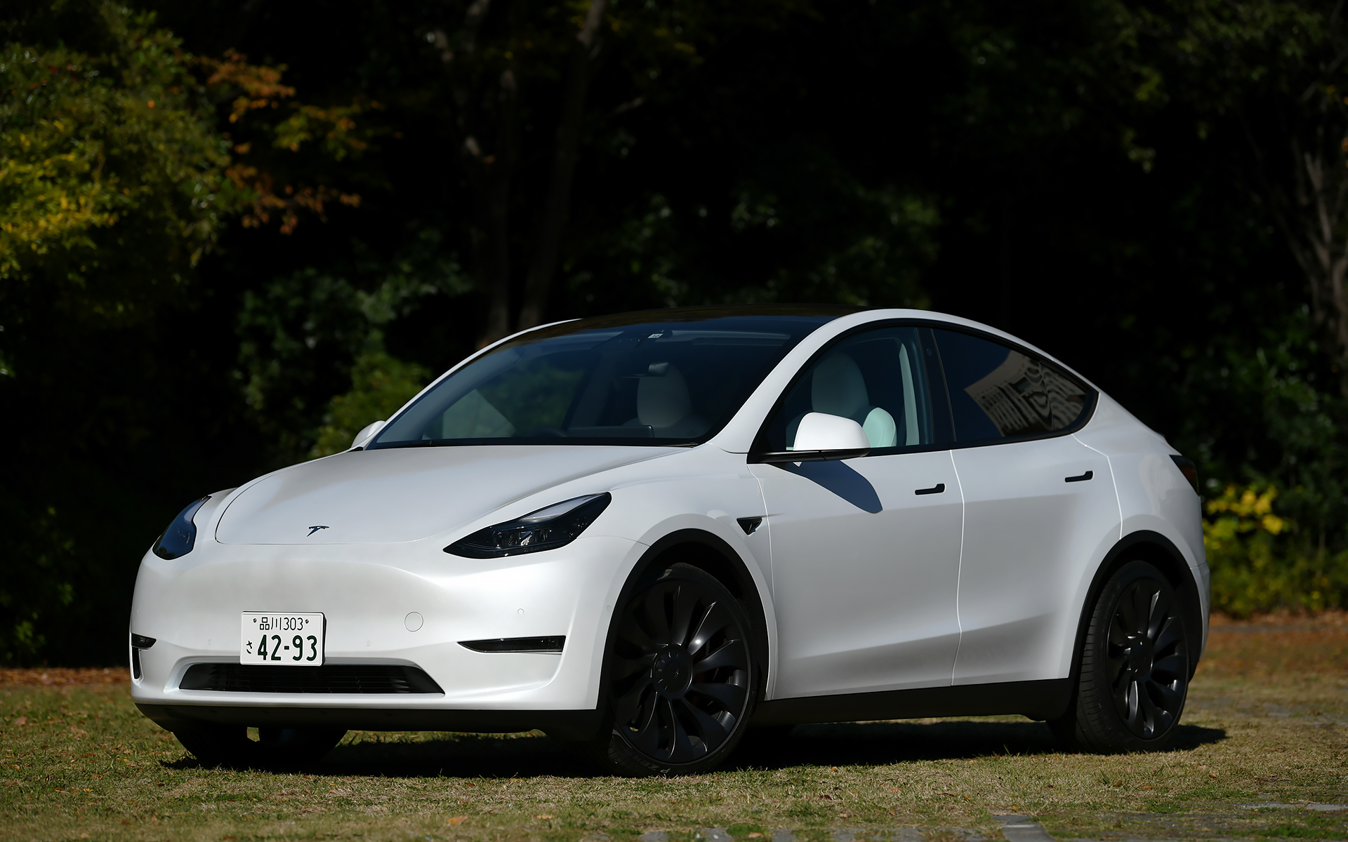 モデルY。ボディサイズは4751×1921×1624mm（全長×全幅×全高）、ホイールベースは2890mm、車重はRWDが1930kg、パフォーマンスが2000kg