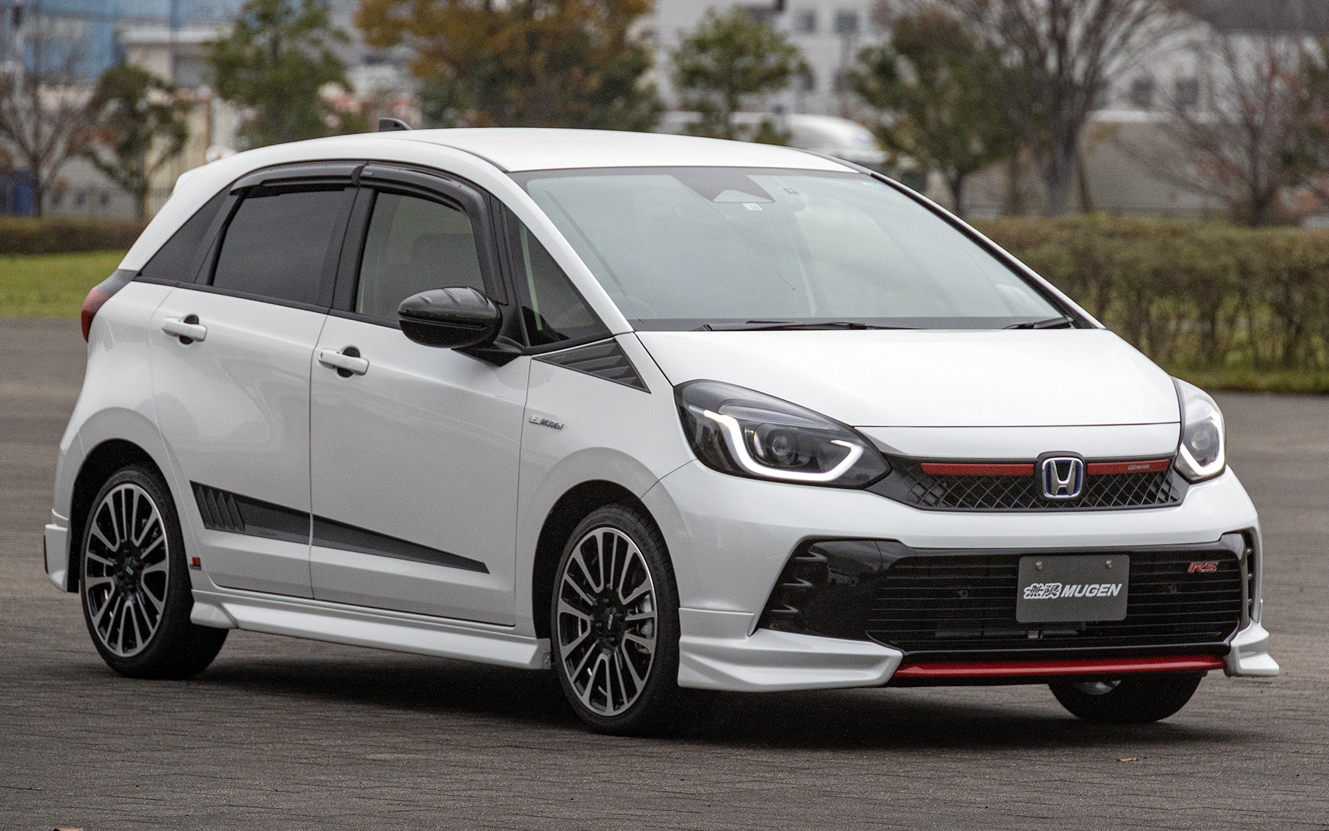 無限パーツを装着したフィットRS（e：HEV）