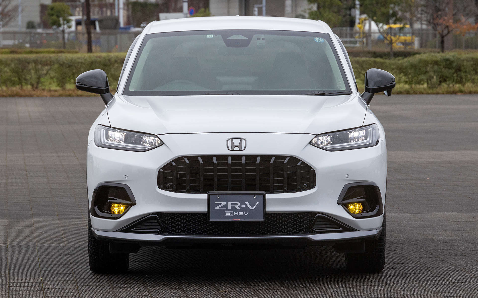 ボディカラーはプラチナホワイトパール