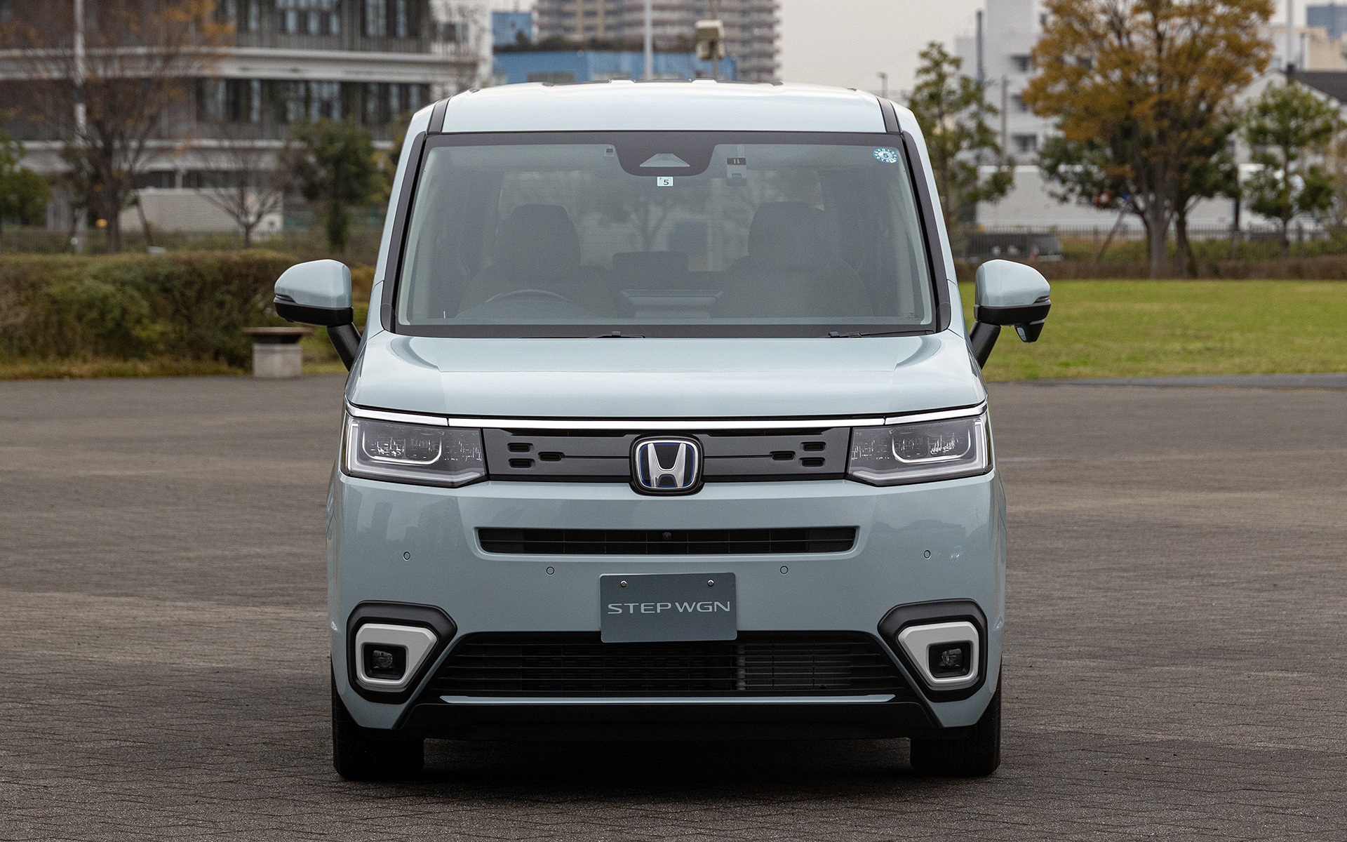 ステップワゴン エア。純正アクセサリー装着車