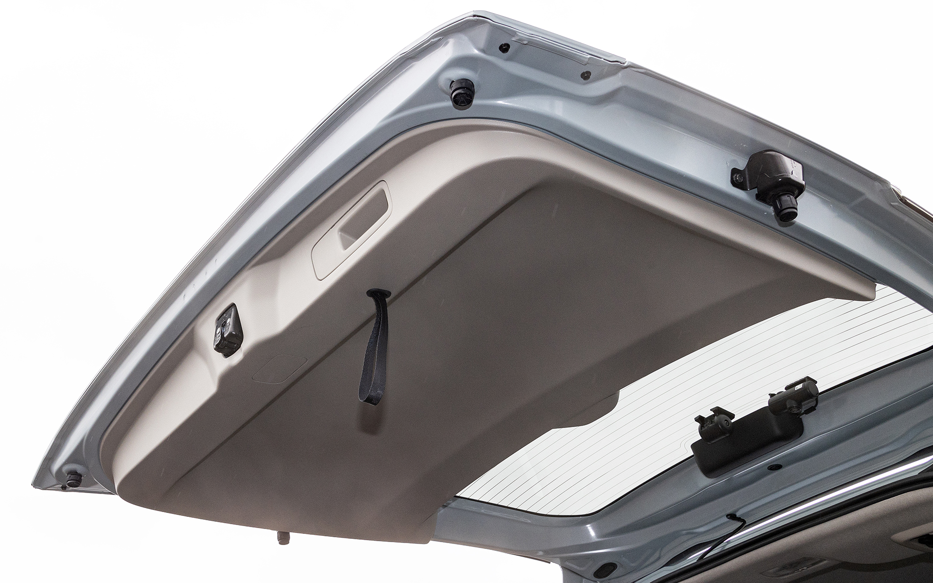 テールゲートストラップ。ゲートの溝に手が届きにくい場合に便利なアイテム。価格は1100円