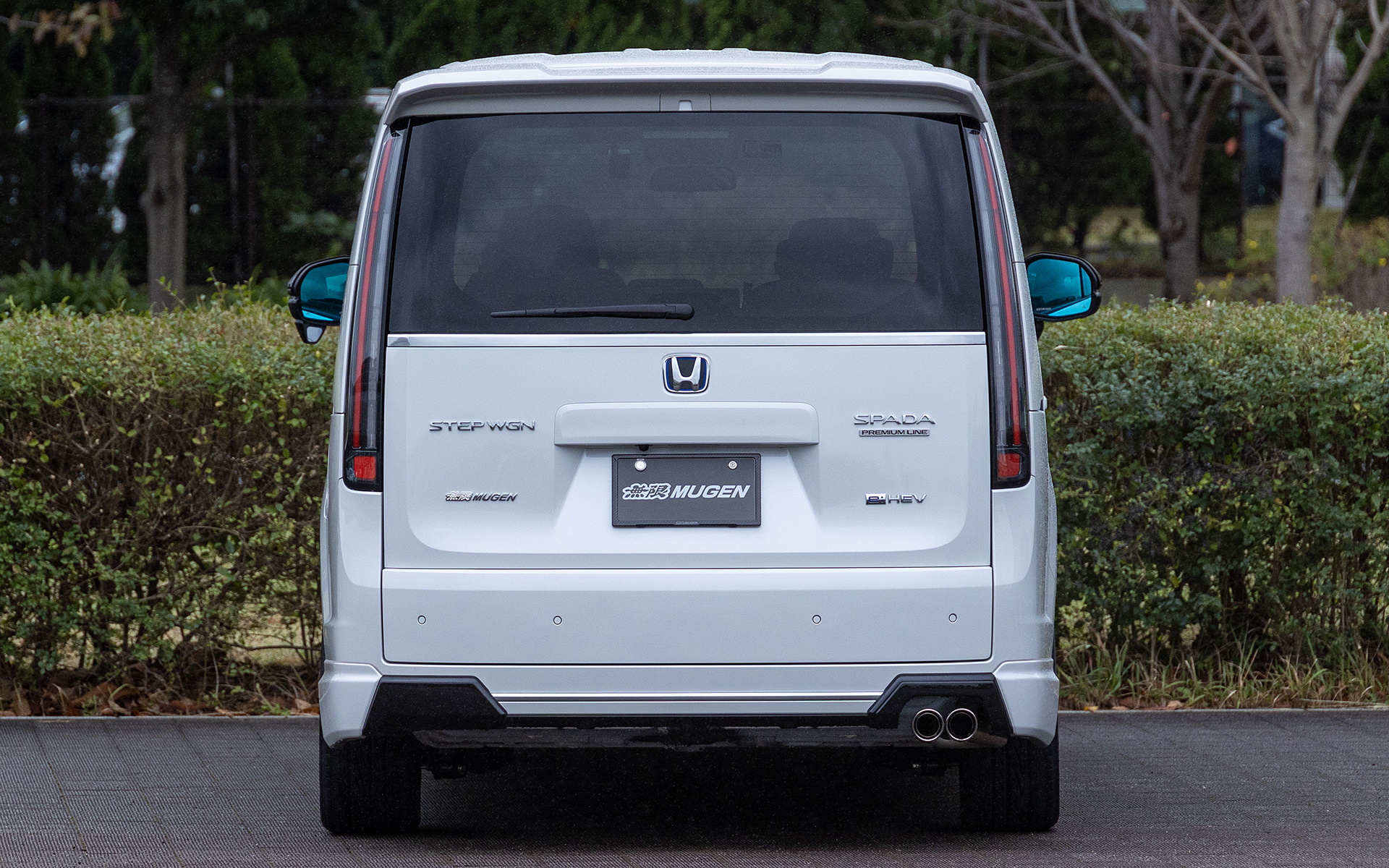 無限パーツを装着した新型ステップワゴン