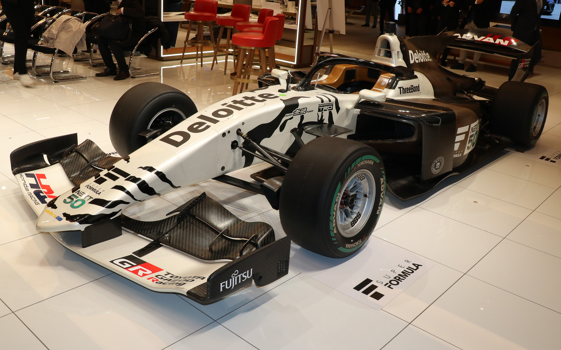 SF23の開発車両となった“白寅”。塚越選手がテストドライバーを務めたホンダ製エンジン搭載のマシン