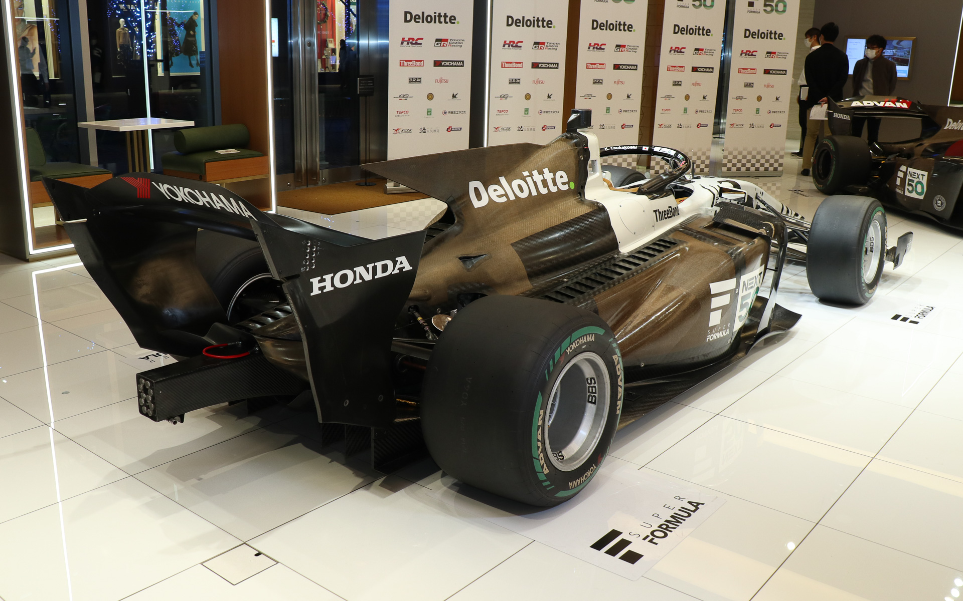 搭載するエンジンはこれまでと同じく「NRE」（Nippon Race Engine）と呼ばれる直列4気筒2.0リッター直噴ターボだが、「内燃機関でやっているレースとしてエンジンサウンドにもこだわった」と、耳でも楽しめるレースマシンに仕立てられている