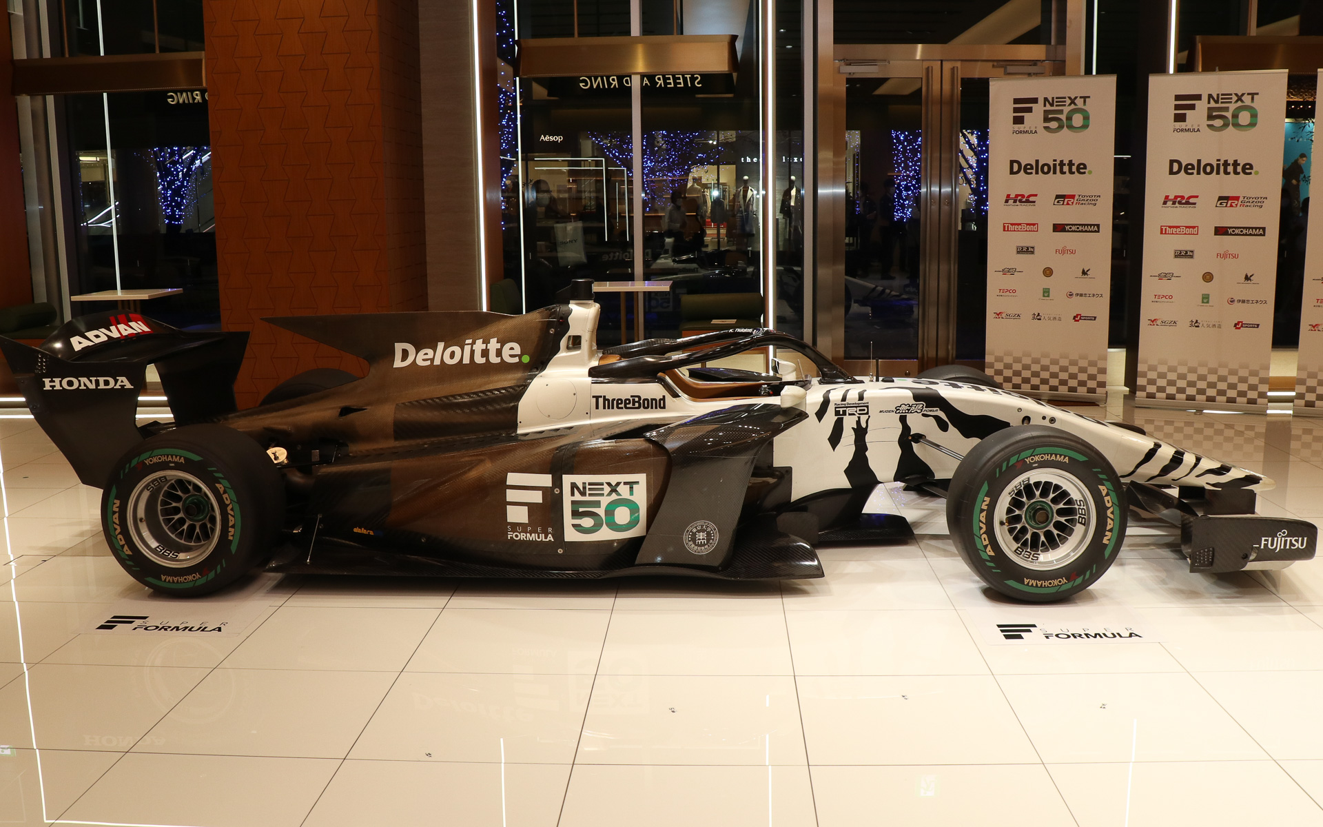 横浜ゴムが開発した「カーボンニュートラル対応レーシングタイヤ」を採用。今後もさらなる研究を重ね、再生可能原料比率をさらに高めていく予定