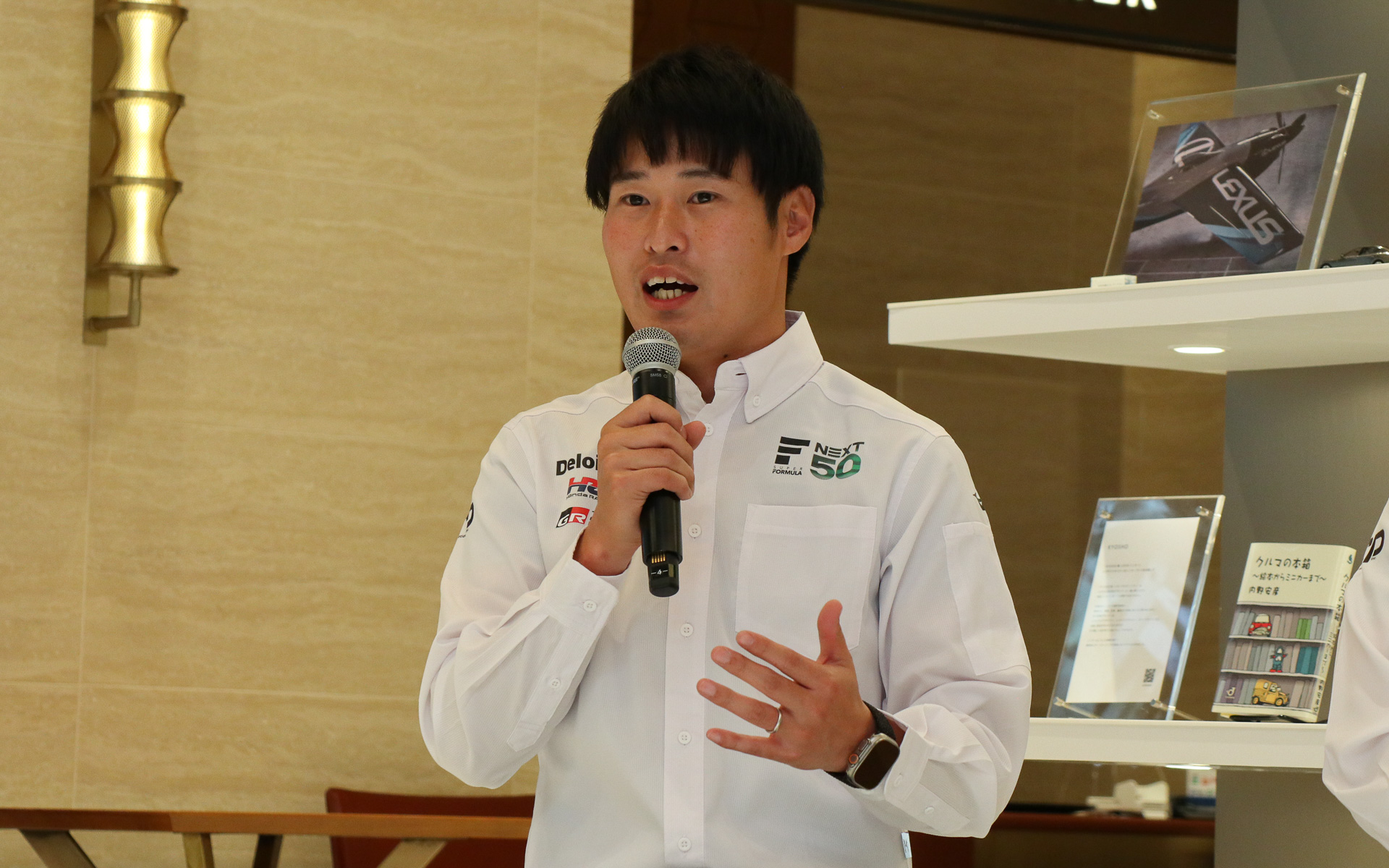 “白寅”テストドライバーの塚越選手