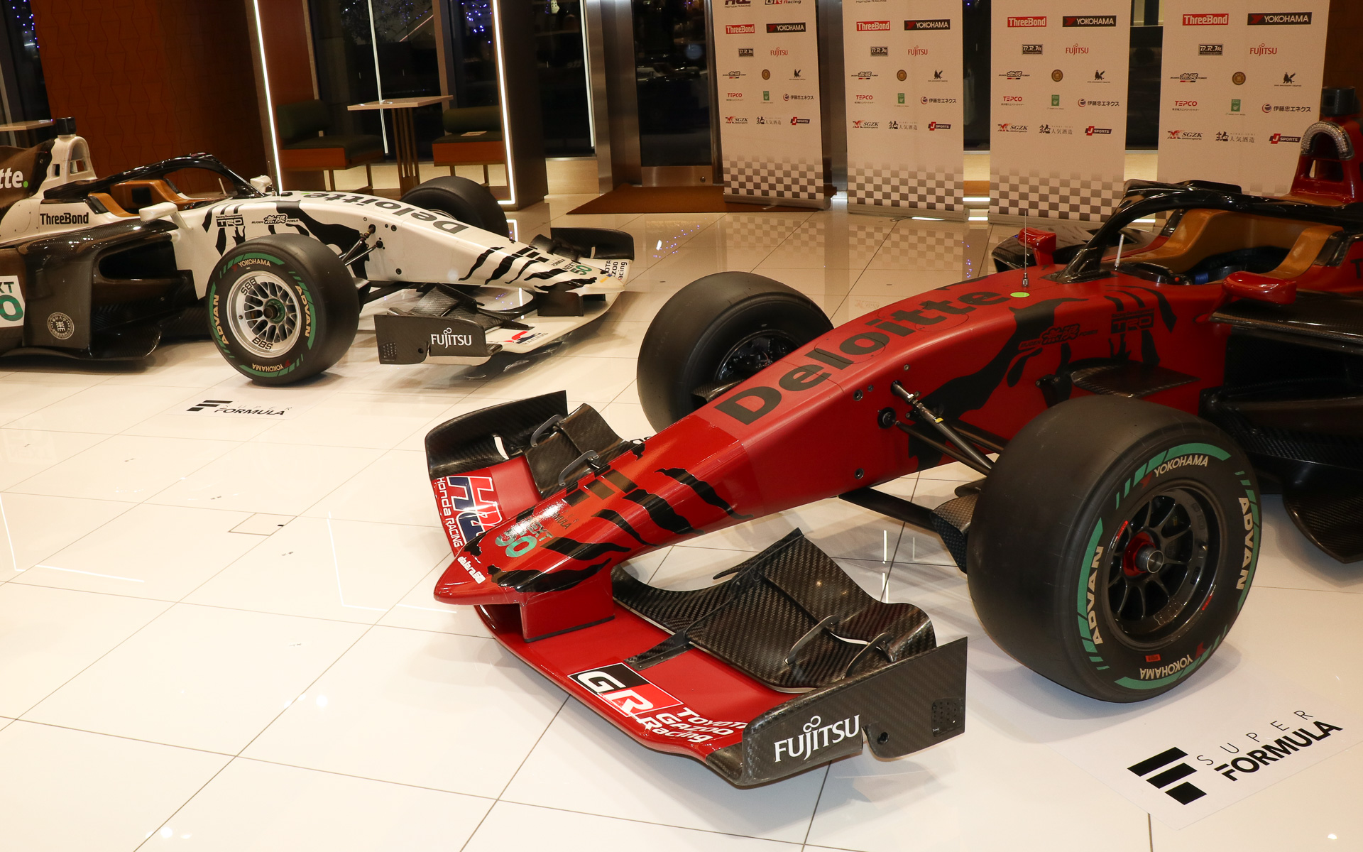 レクサスの施設にホンダのマシンが置かれているこの状況を、GAZOO Racing Companyの佐藤氏は「現在の業界の状態が伝わる光景。“アリ”ですね！」と歓迎した