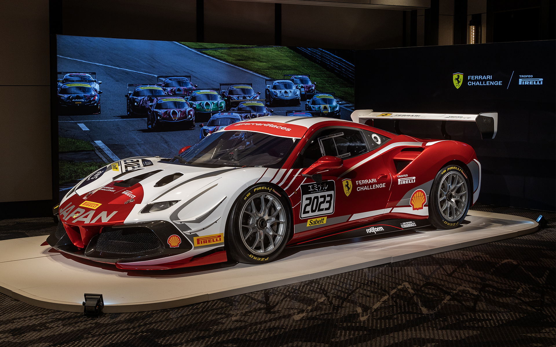 会場に展示されたフェラーリ 488 Challenge Evo