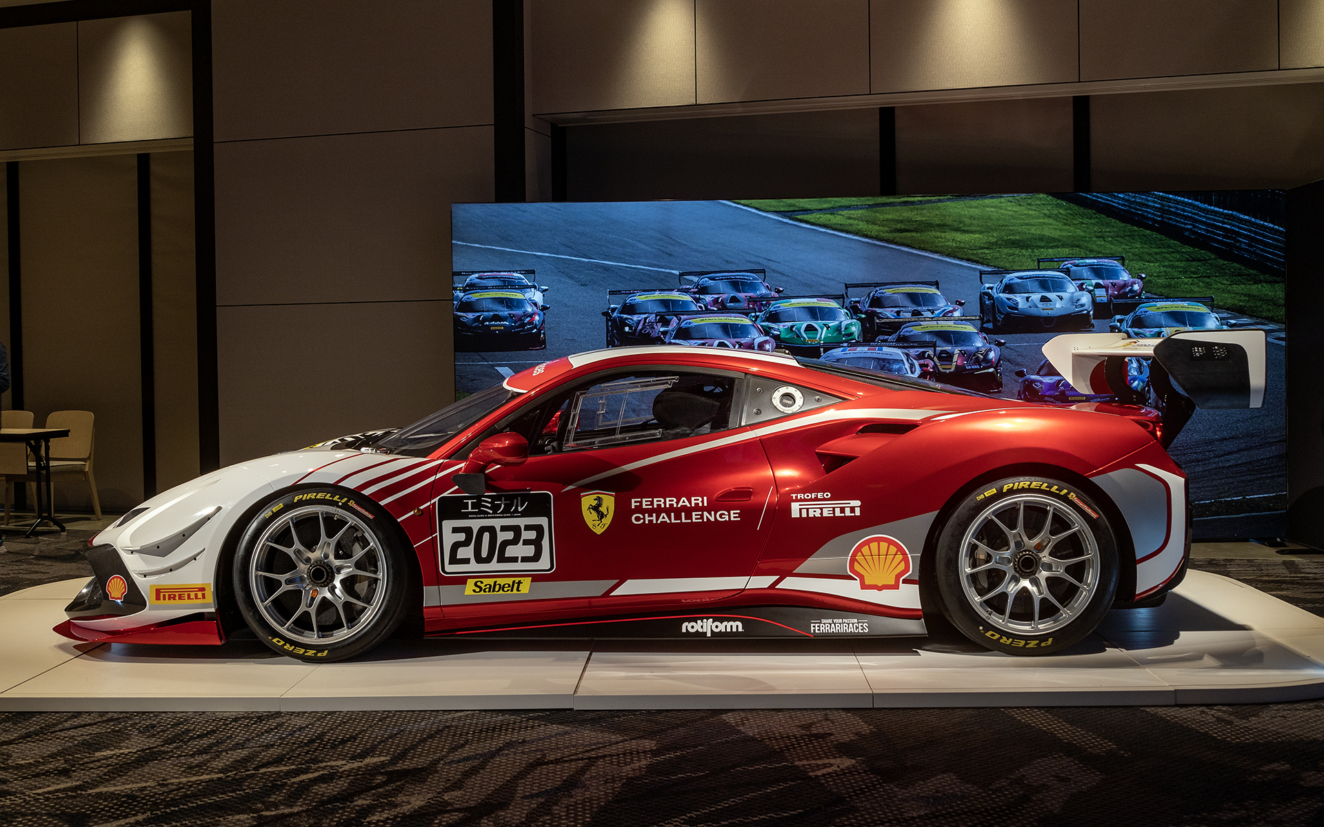 会場に展示されたフェラーリ 488 Challenge Evo