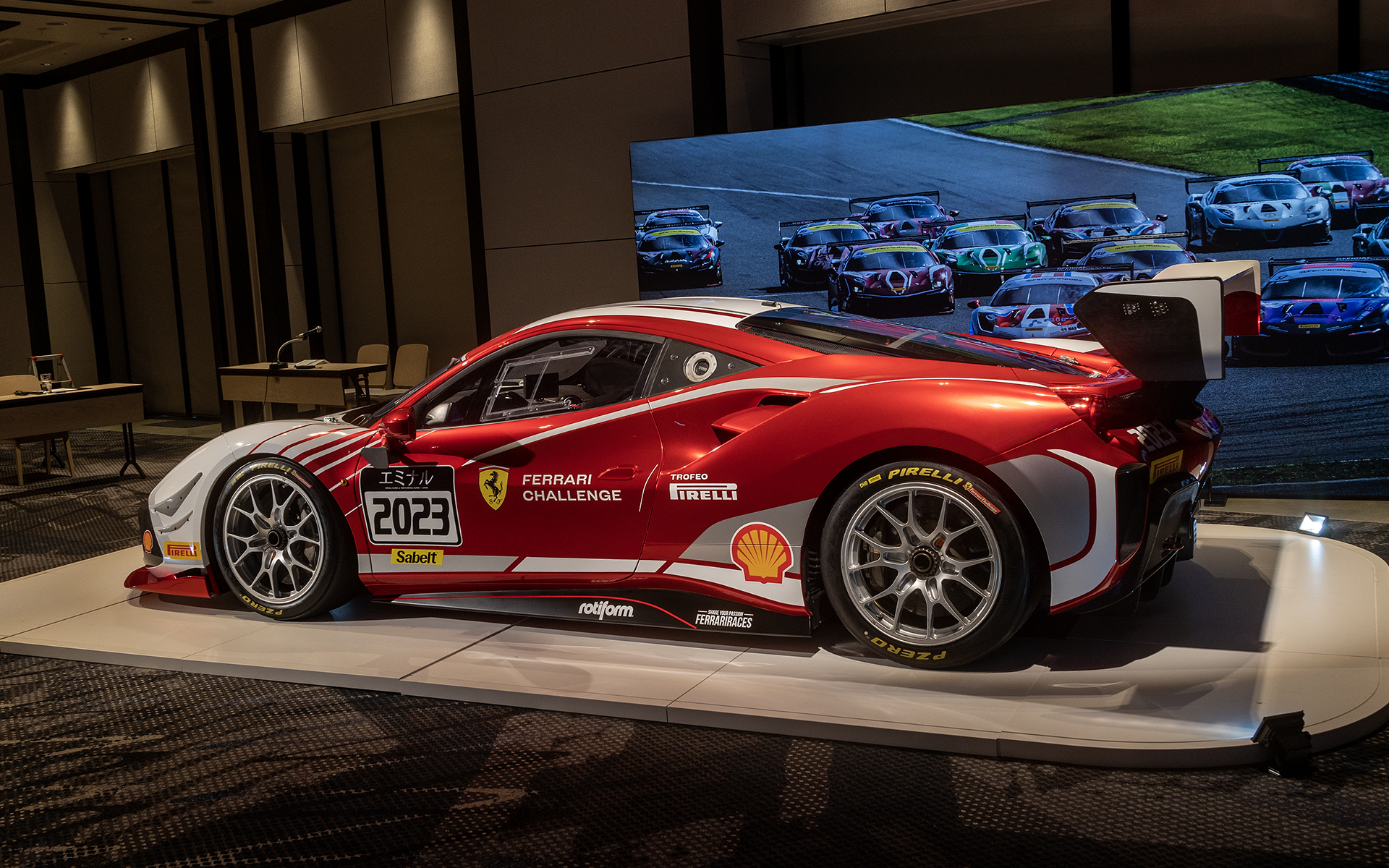 会場に展示されたフェラーリ 488 Challenge Evo