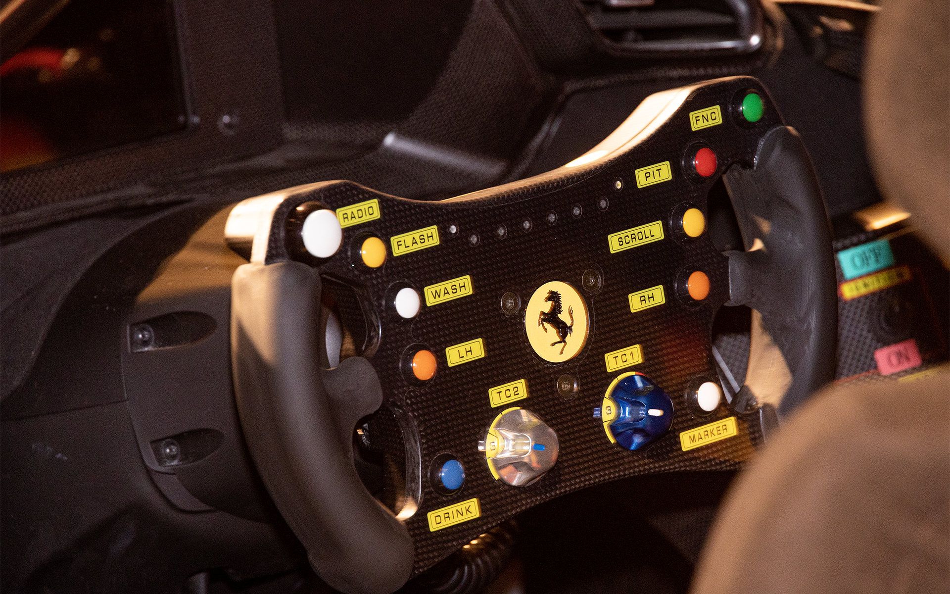 488 Challenge Evoのステアリング