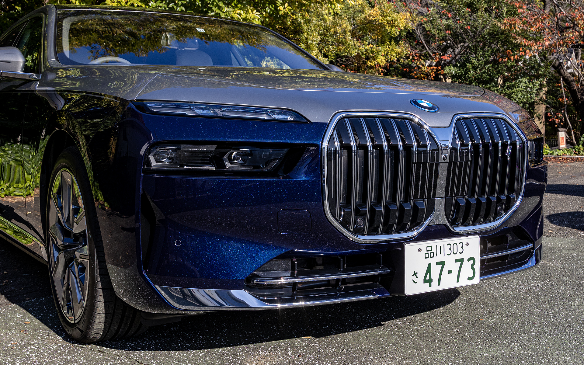 照明入りで点灯させると浮かび上がるデザインのBMWキドニー・グリル「アイコニックグロー」