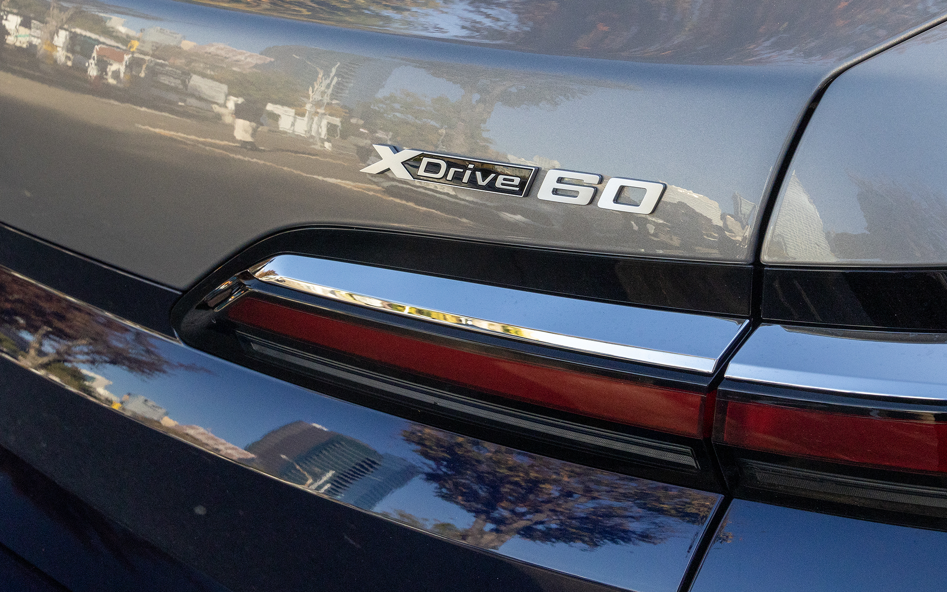 i7 xDrive60のL字型LEDテールランプ