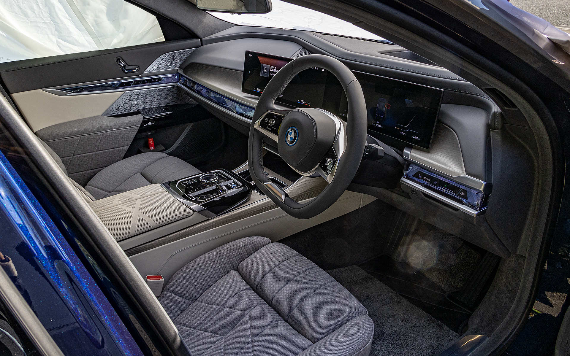 BMWカーブド・ディスプレイを備えるインパネまわり
