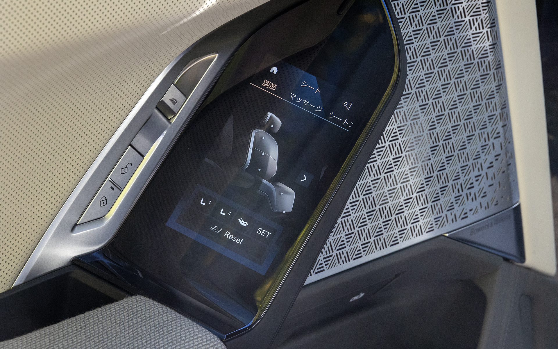 リアシートの機能操作もBMWタッチ・コマンドにて行なう