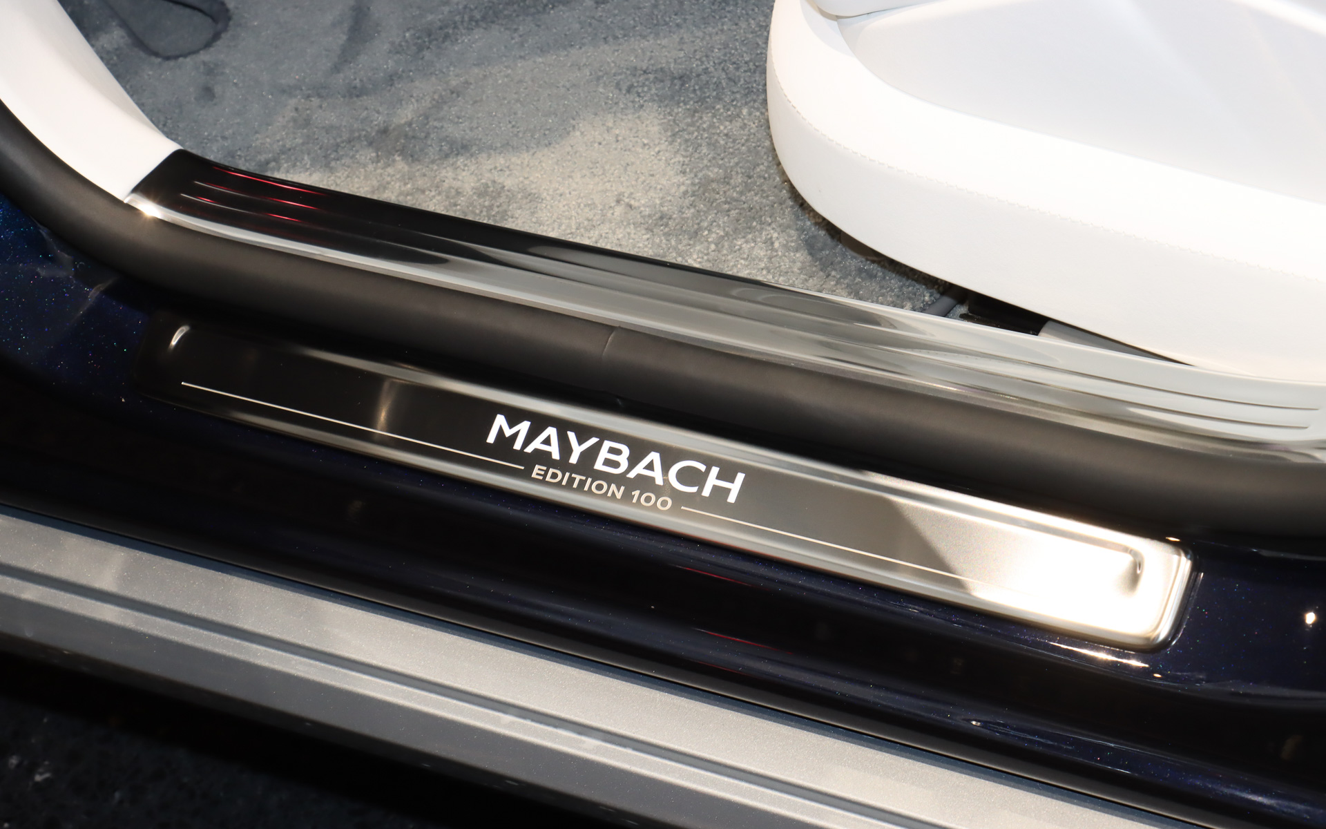 Edition 100専用イルミネーテッドステップカバー