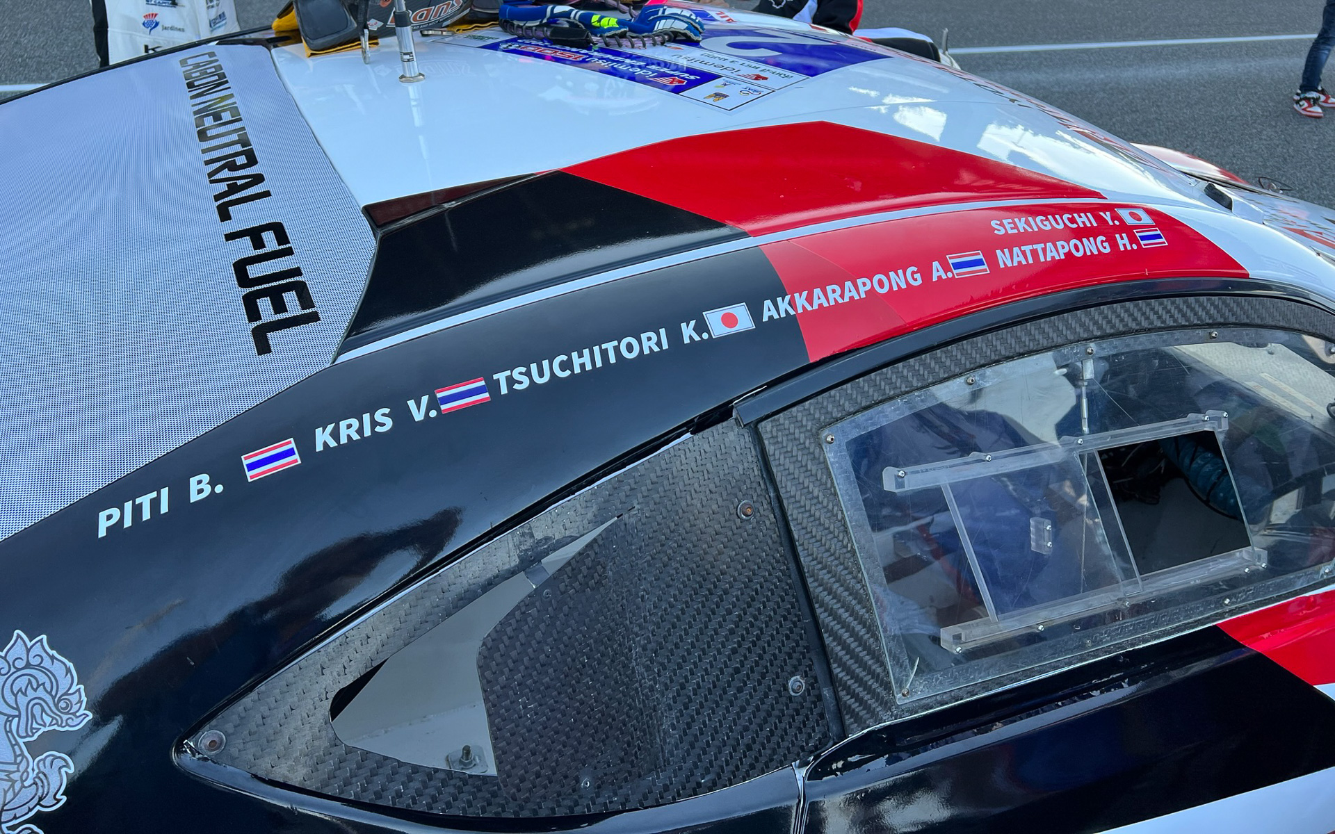 ドライバー名には関口選手の名前が刻まれる