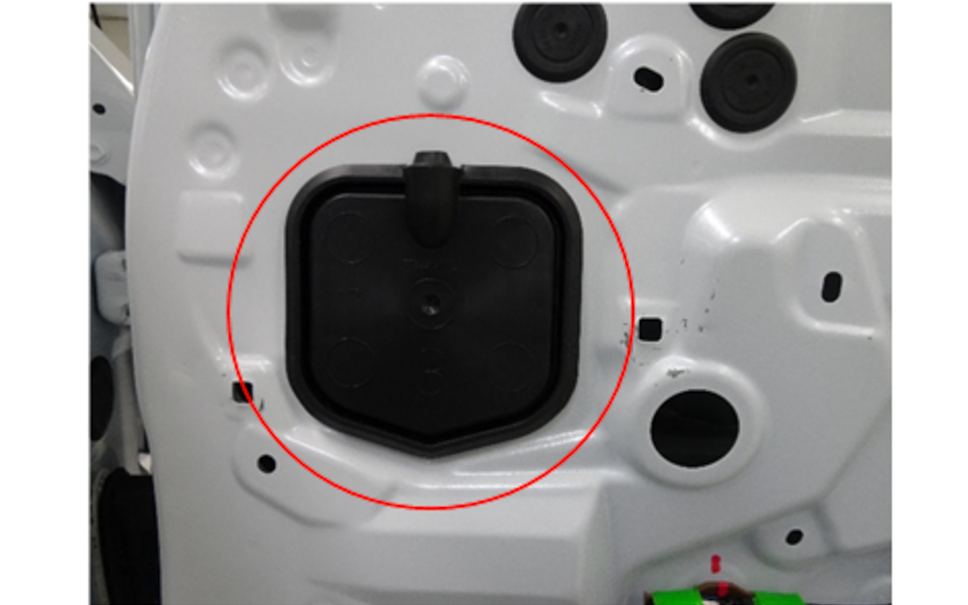 ニフコの「樹脂製ドアミラー・サービスホールカバー」がトヨタ自動車の新型「クラウン」に搭載された