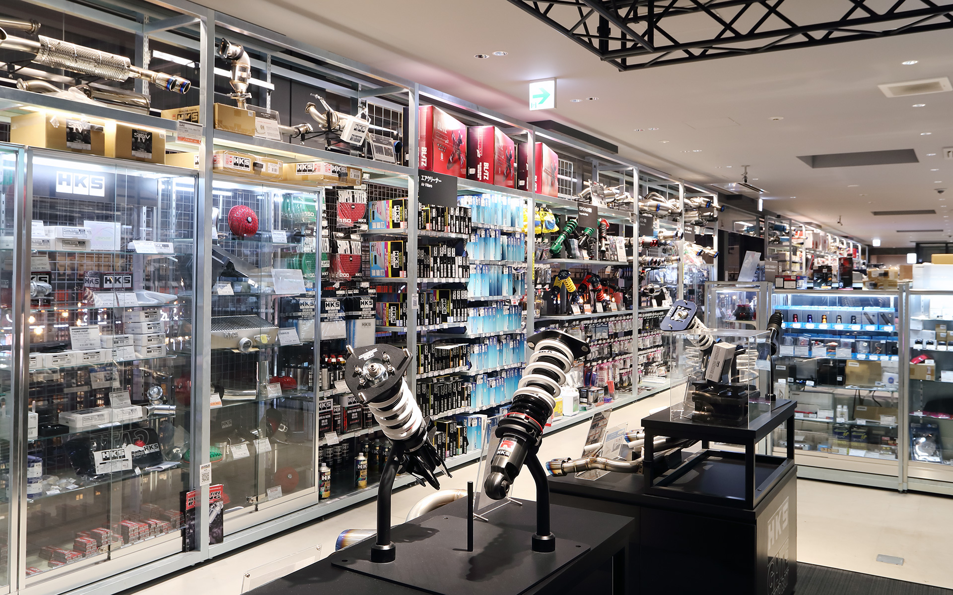 A PITオートバックス東雲（東京都江東区東雲2-7-20）。営業時間は9時～22時