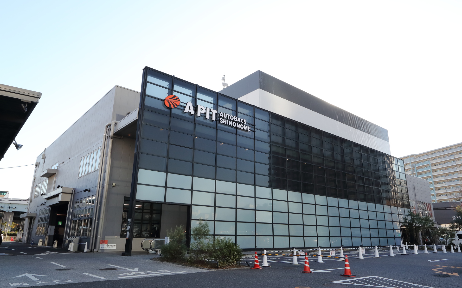 A PITオートバックス東雲（東京都江東区東雲2-7-20）。営業時間は9時～22時