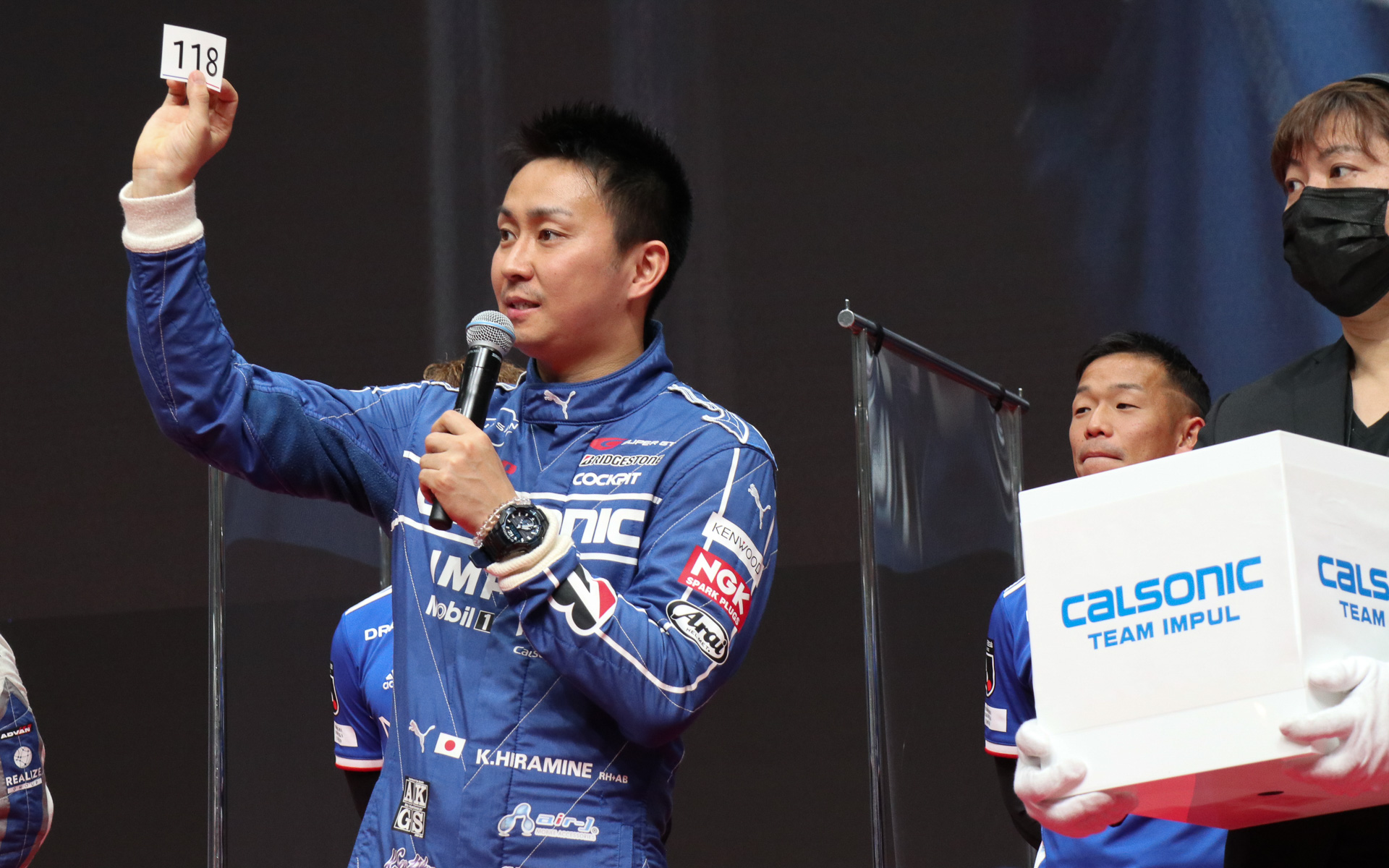 平峰選手のサイン入りキャップは、背中に「＃12 HIRAMINE」のゼッケンを付けて来場した子供に贈られた