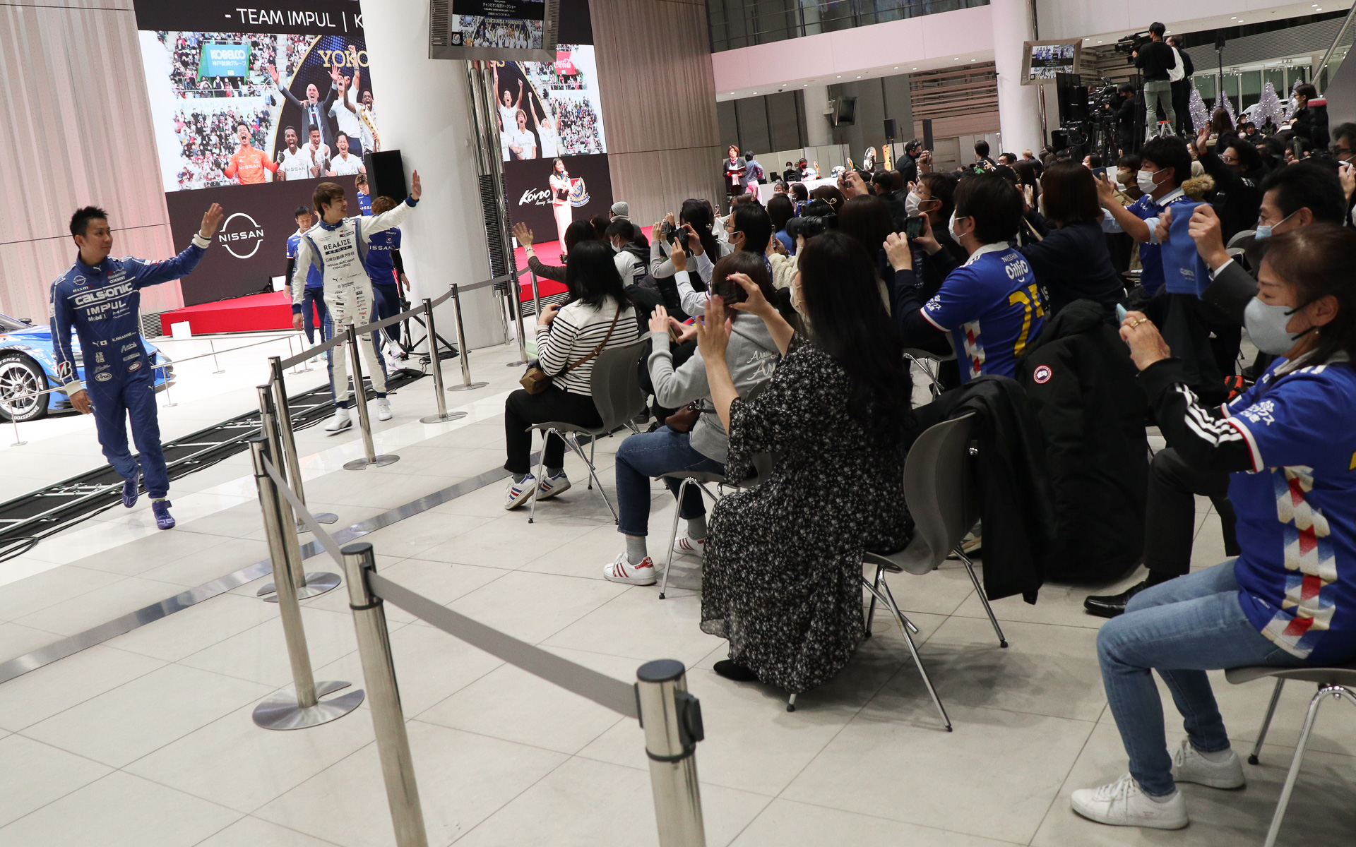 ゲスト出演した6選手は、観覧席の外周をぐるりと1周して会場をあとにした