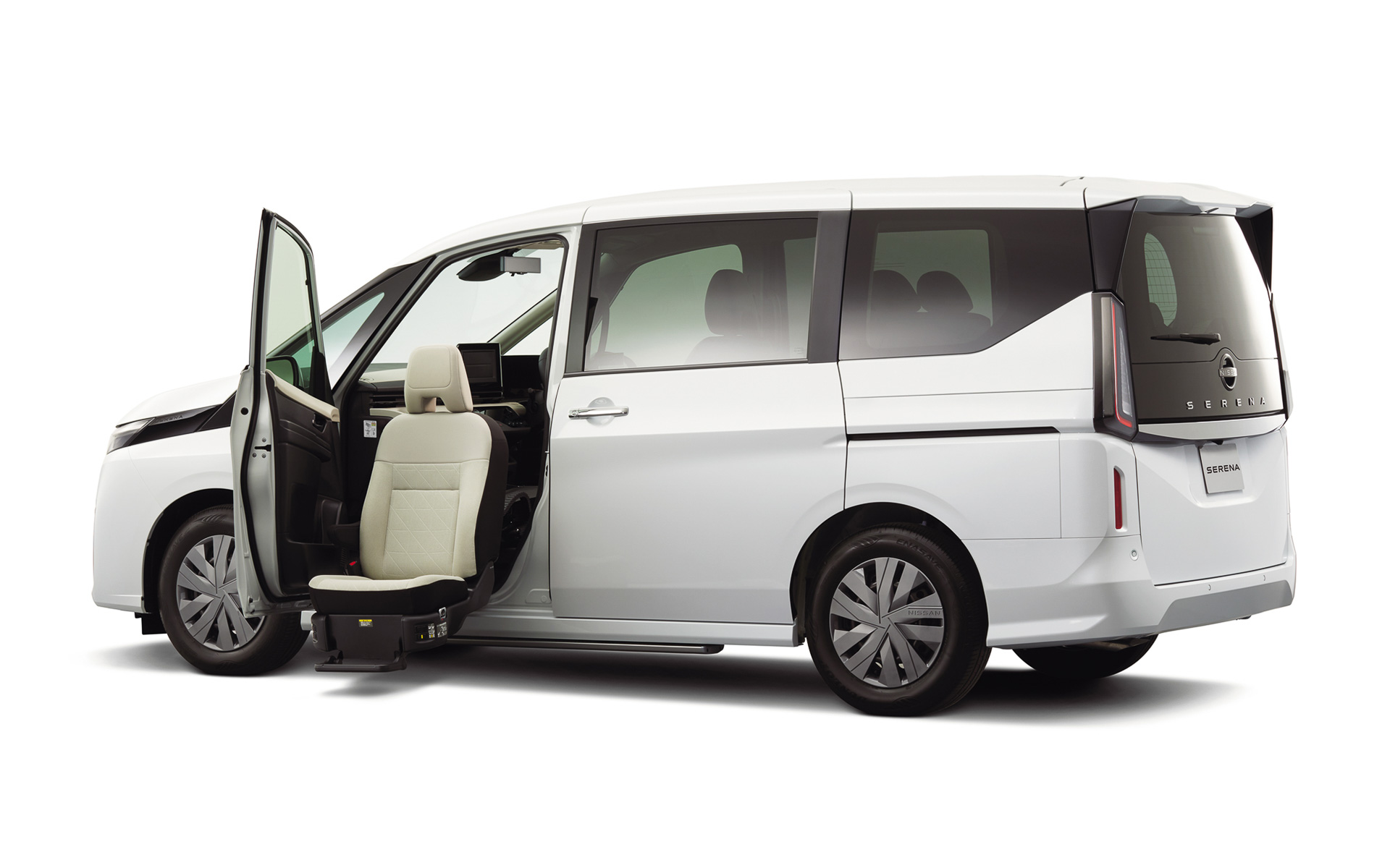 新型セレナ 助手席スライドアップシート車