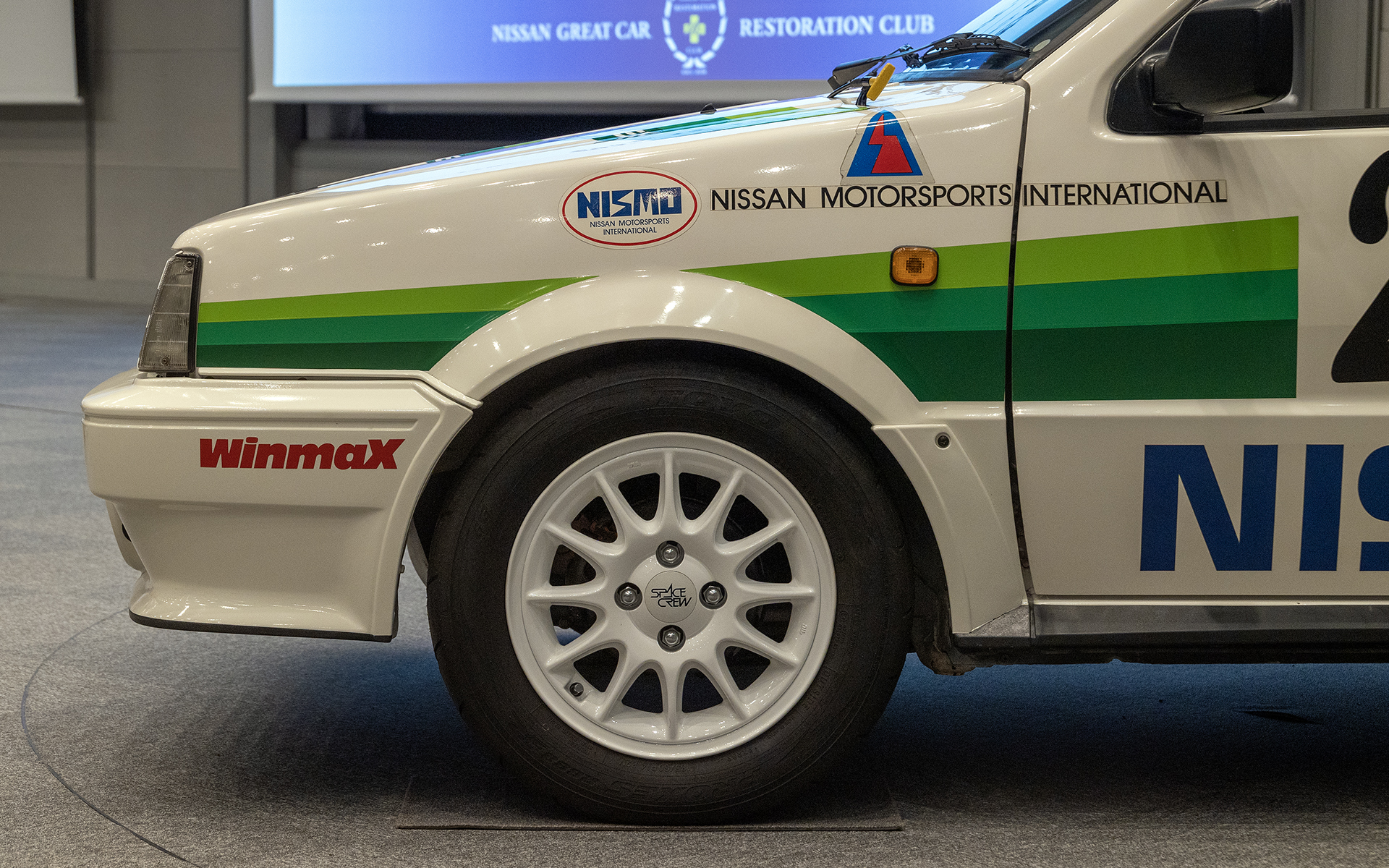 タイヤサイズは165/60R14