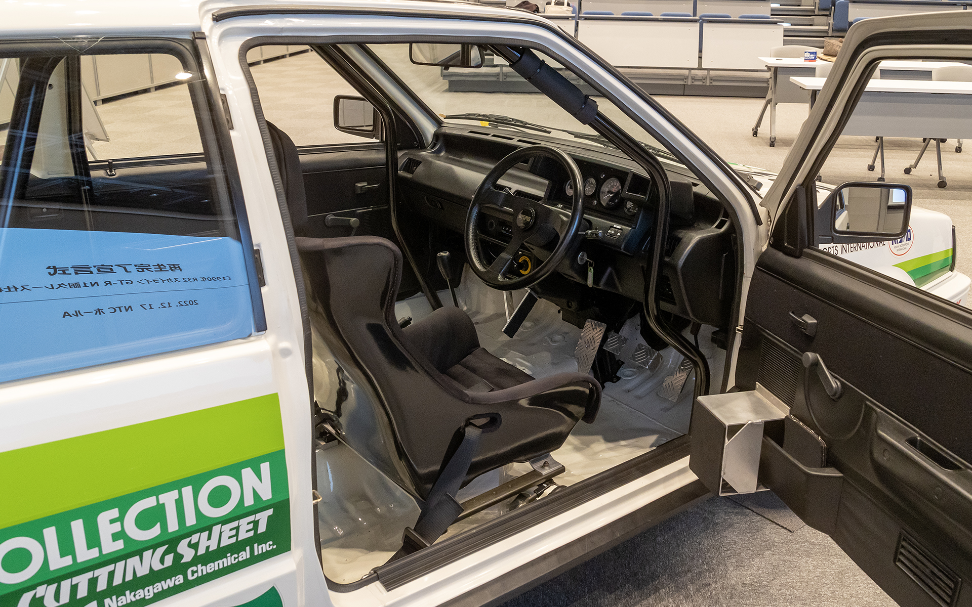 NISMOのステアリングが付く