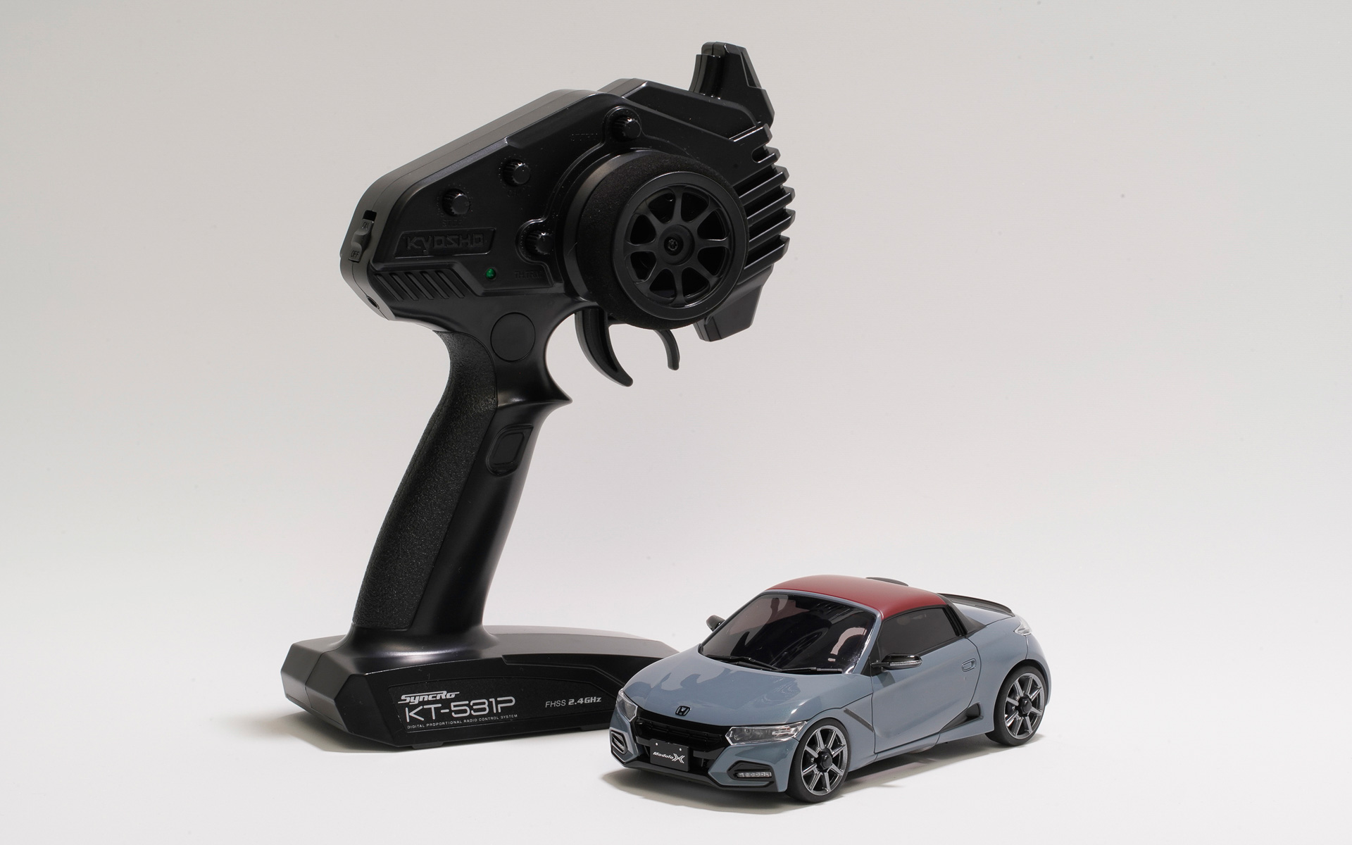 シャシー・ドリフトタイヤ・送信機があらかじめ組み合わせたレディセットになっていて、購入後すぐに走行を楽しめる