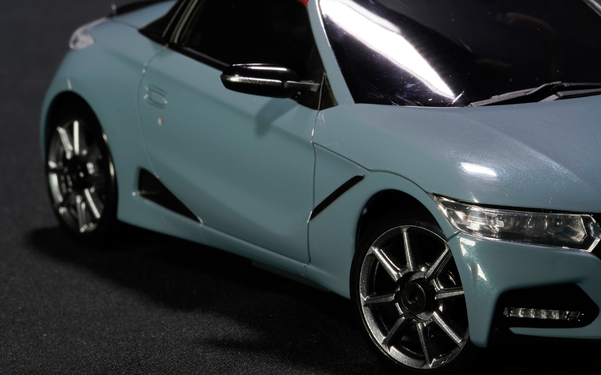 ミニッツは細部のディテールにまでこだわった高い再現性が特徴