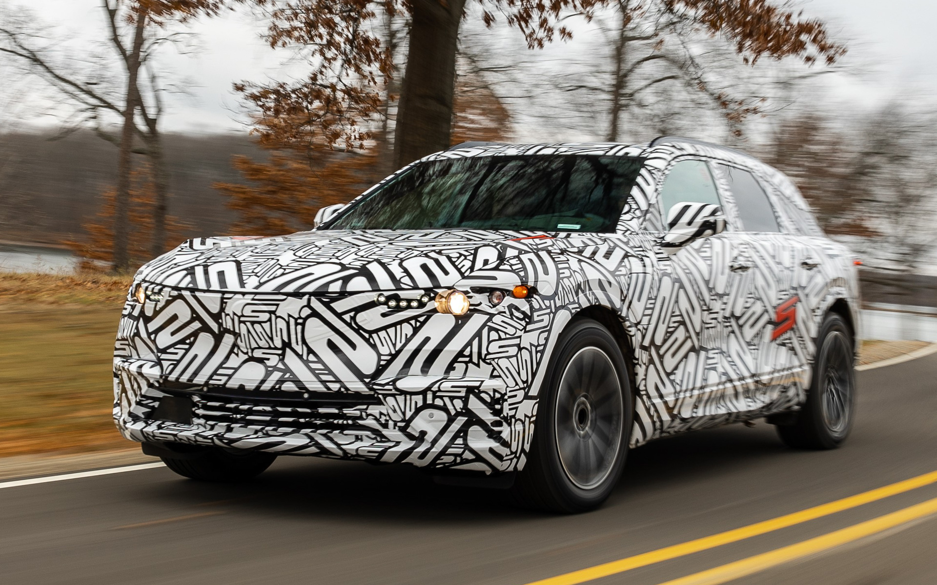 アキュラ初の新型EV「ZDX」のプロトタイプが公開された