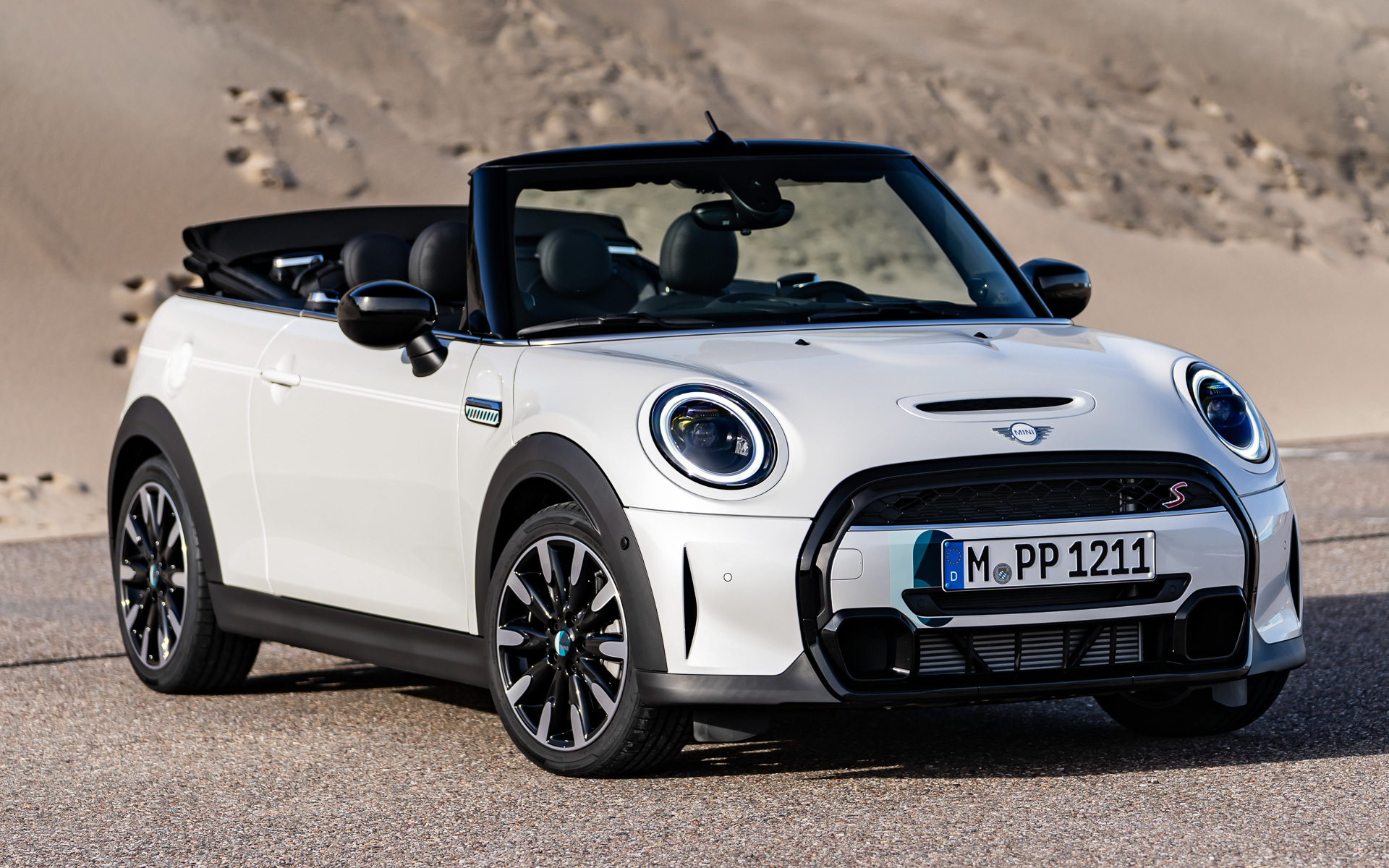 ビーチの砂浜をイメージした「ナヌーク ホワイト」