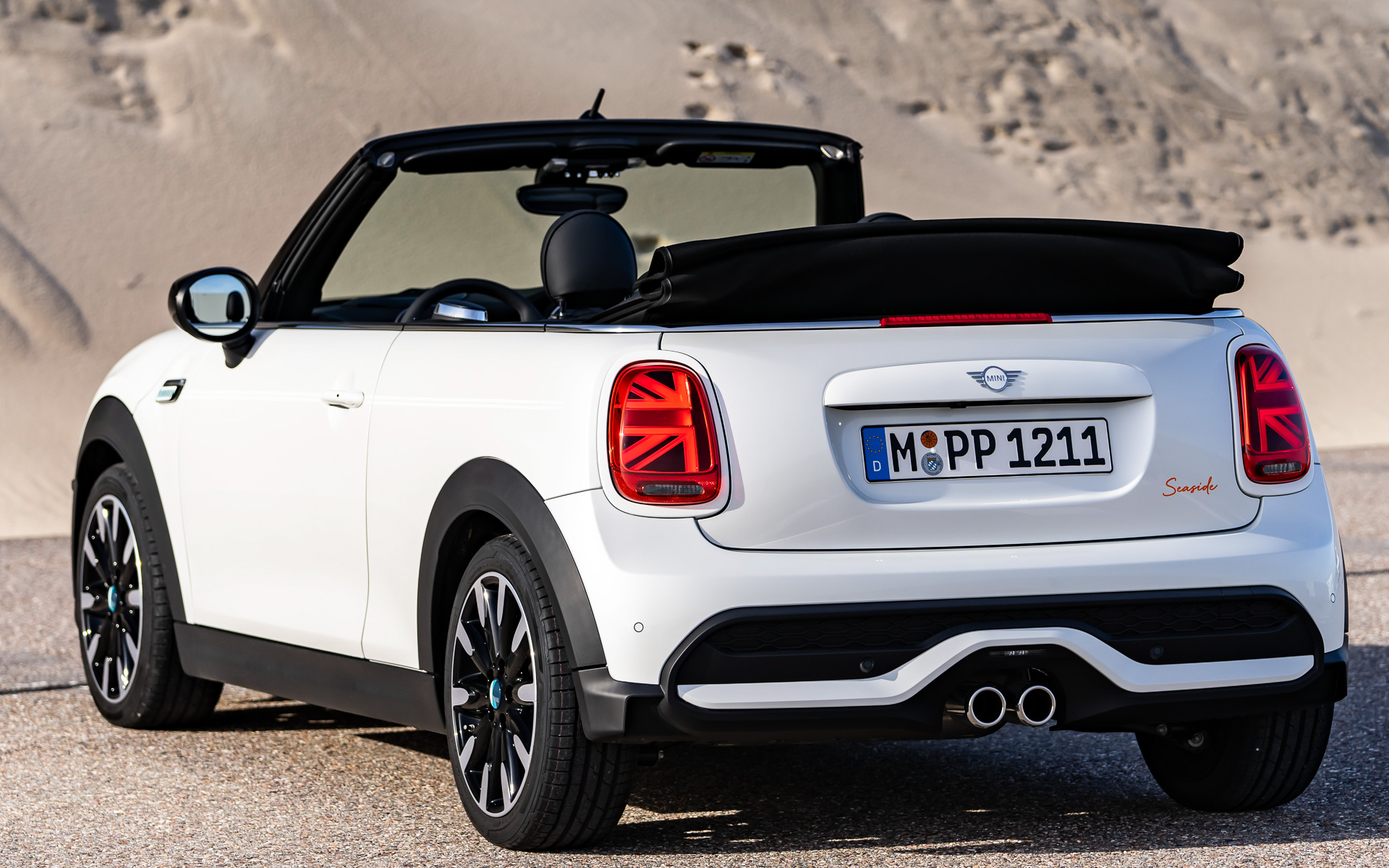 ビーチの砂浜をイメージした「ナヌーク ホワイト」