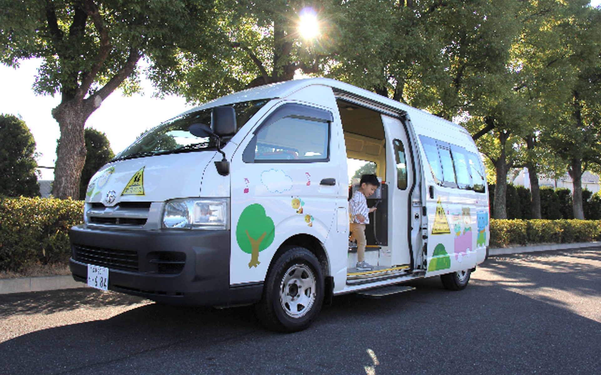 「子供の車内放置検知システム」の実用化に向けて実証実験を開始（※写真イメージで実際に運営するバスとは異なる）